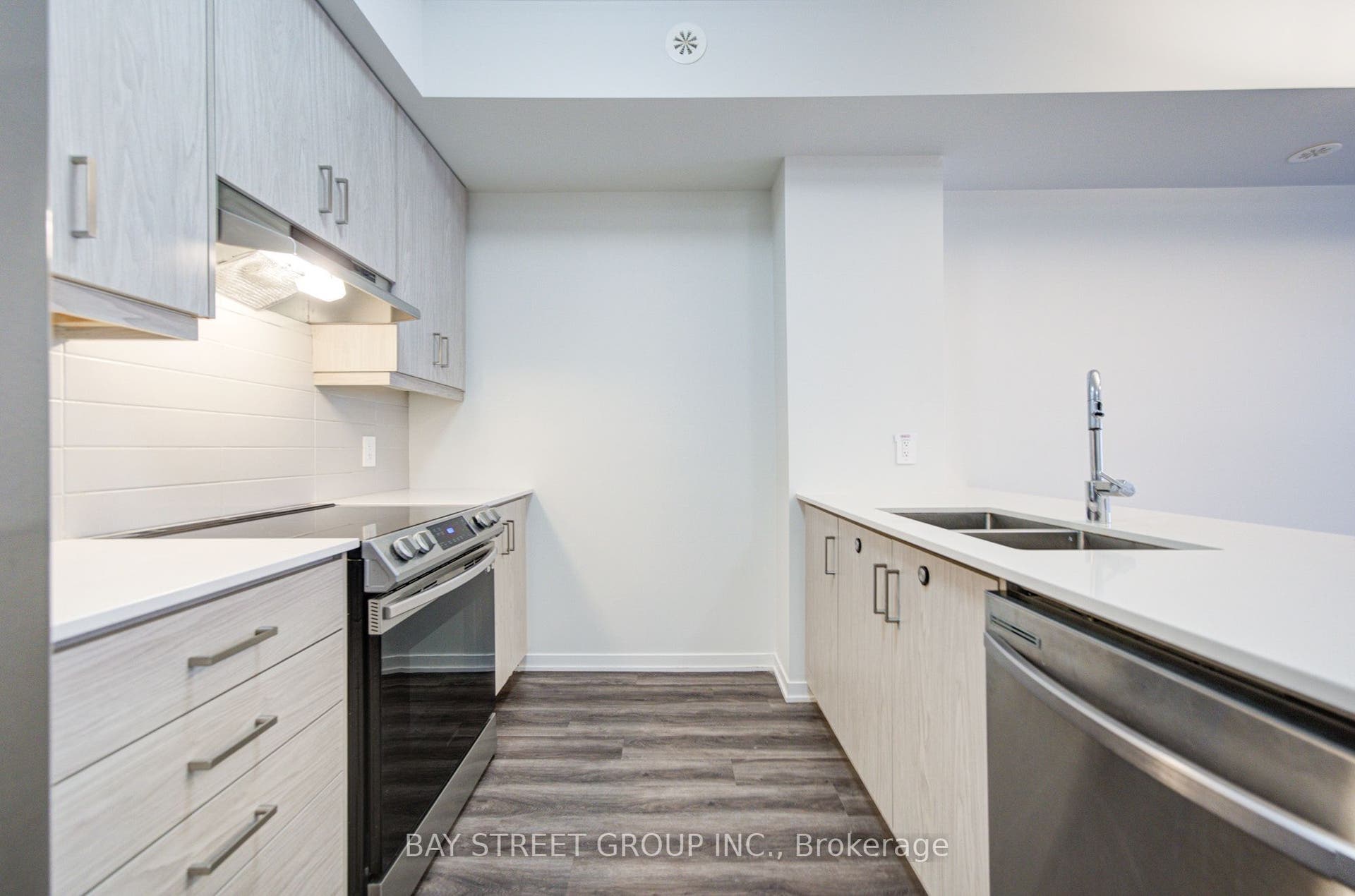 11 Honeycrisp Crescent, #TH3, Vaughan, York ON L4K 0N6