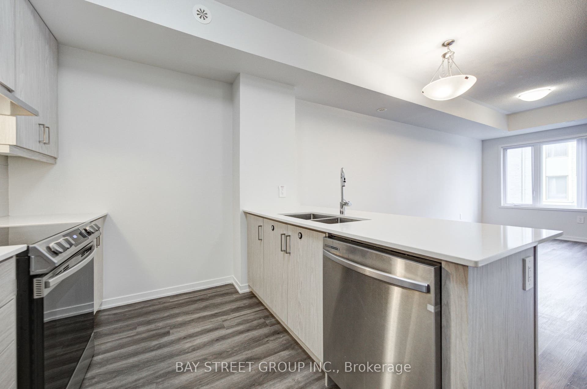 11 Honeycrisp Crescent, #TH3, Vaughan, York ON L4K 0N6