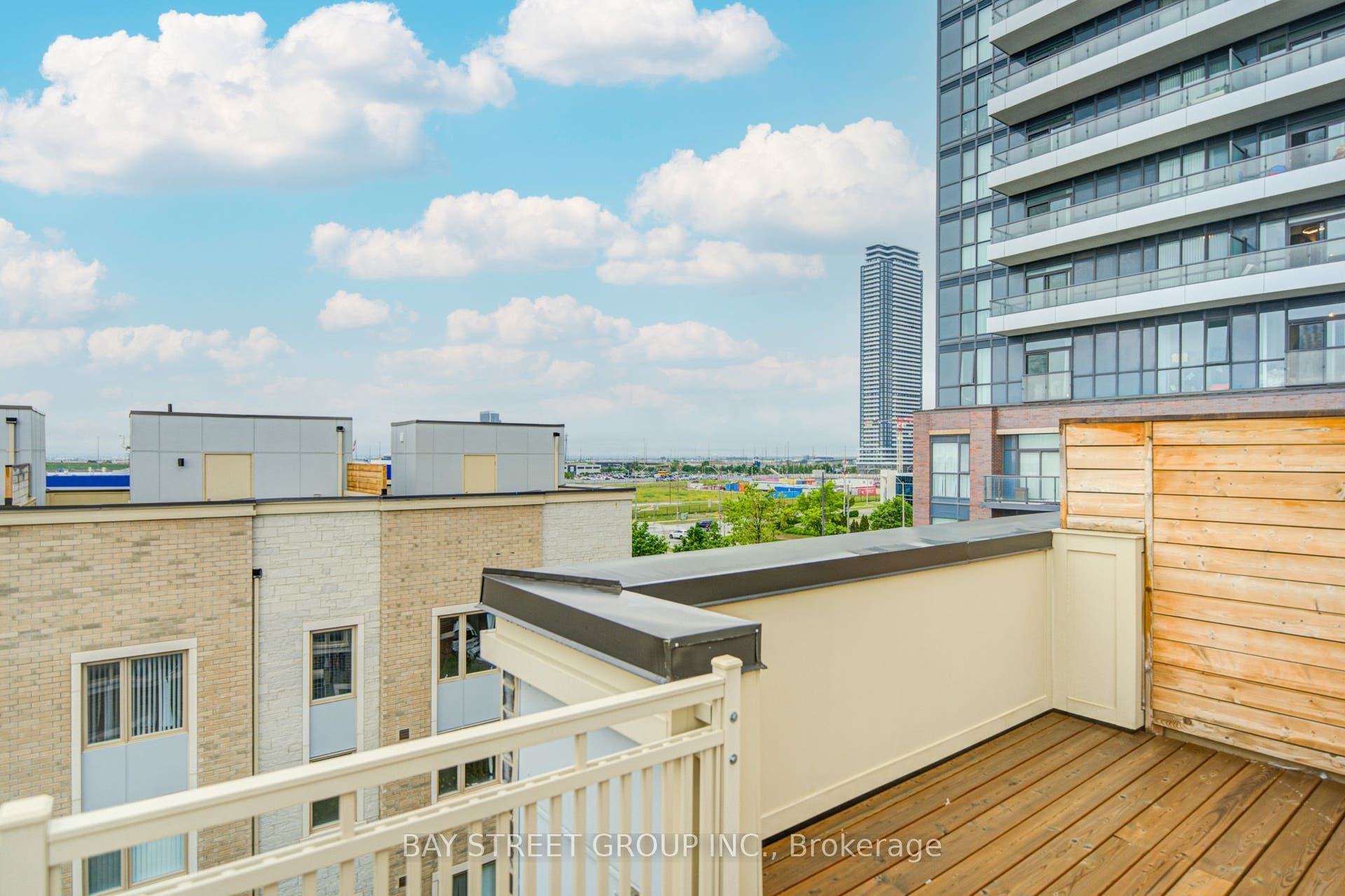 11 Honeycrisp Crescent, #TH3, Vaughan, York ON L4K 0N6