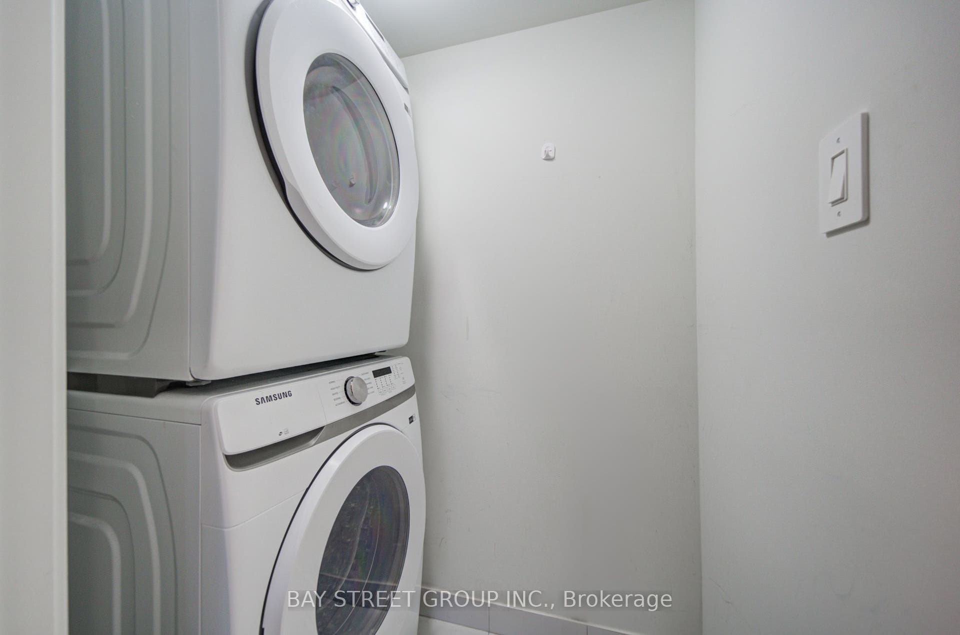 11 Honeycrisp Crescent, #TH3, Vaughan, York ON L4K 0N6