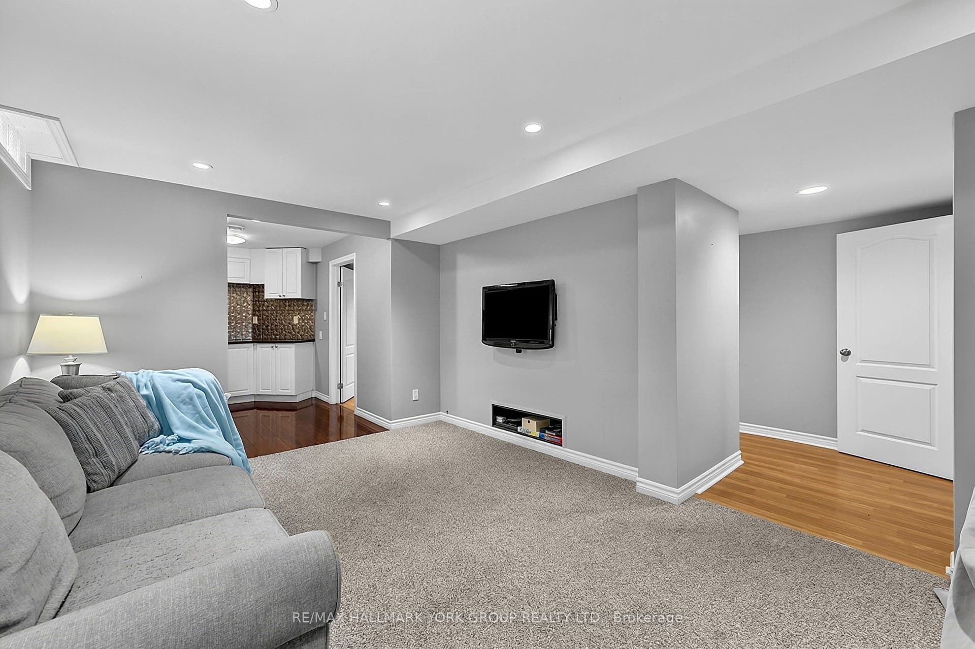 434 Lavas Road, Newmarket, York ON L3Y 8H4
