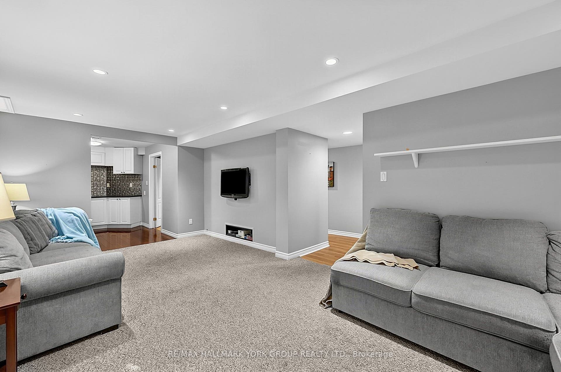 434 Lavas Road, Newmarket, York ON L3Y 8H4