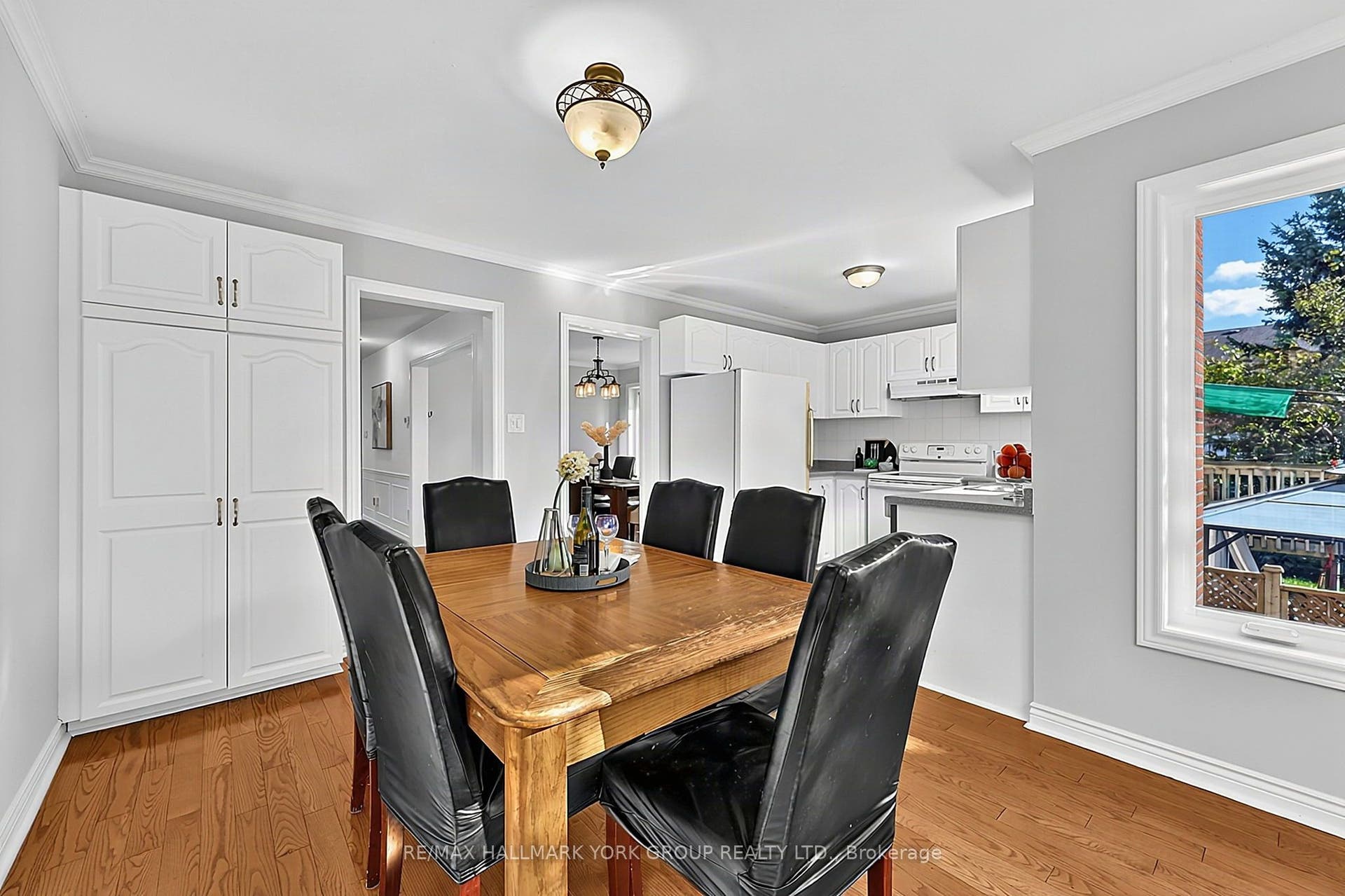 434 Lavas Road, Newmarket, York ON L3Y 8H4