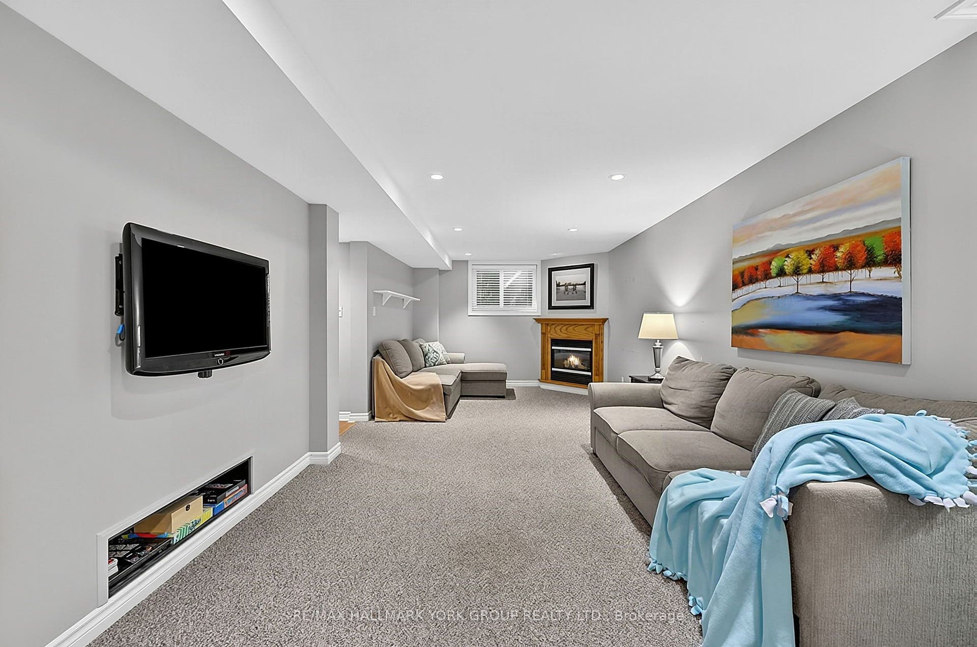 434 Lavas Road, Newmarket, York ON L3Y 8H4