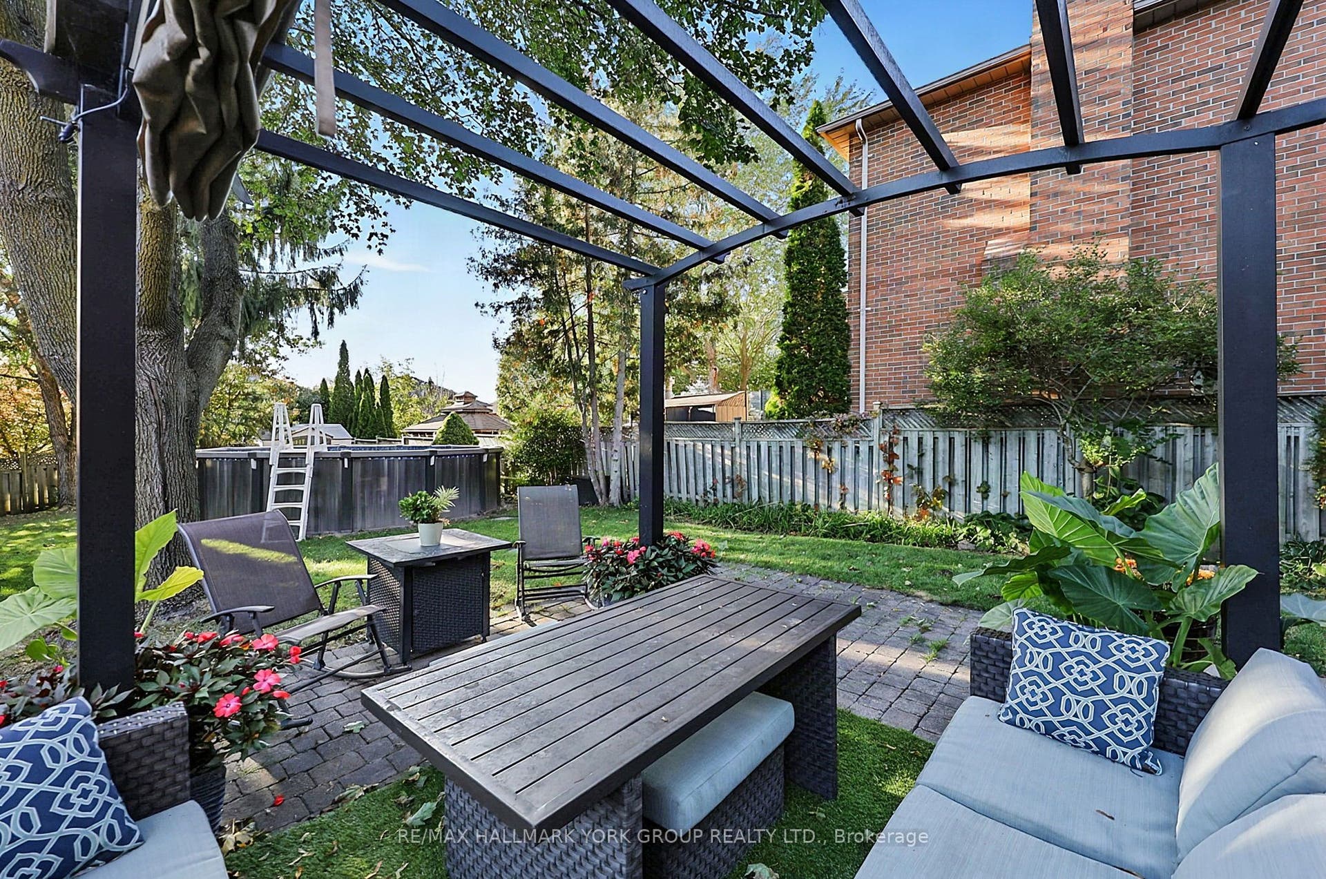 434 Lavas Road, Newmarket, York ON L3Y 8H4