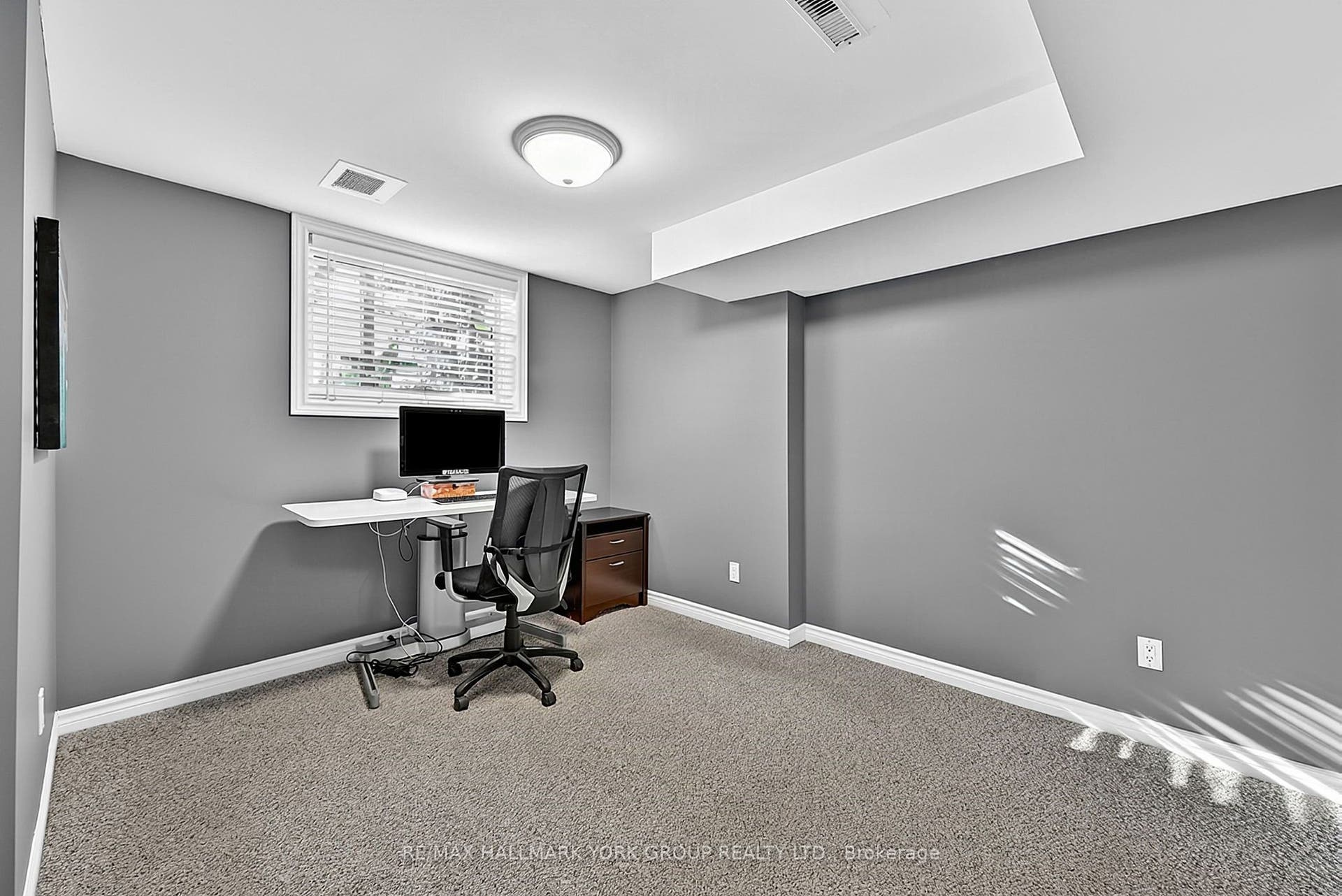 434 Lavas Road, Newmarket, York ON L3Y 8H4