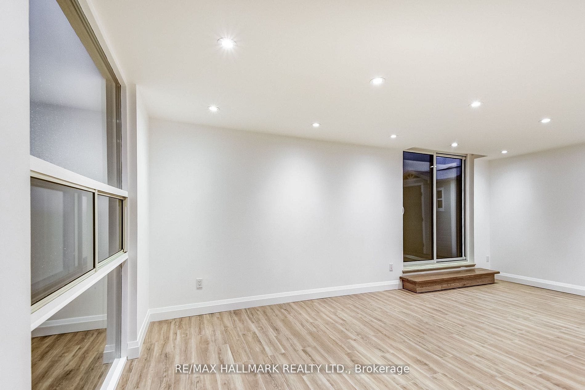 20 Harding Boulevard W, #1211, Richmond Hill, York ON L4C 9S4