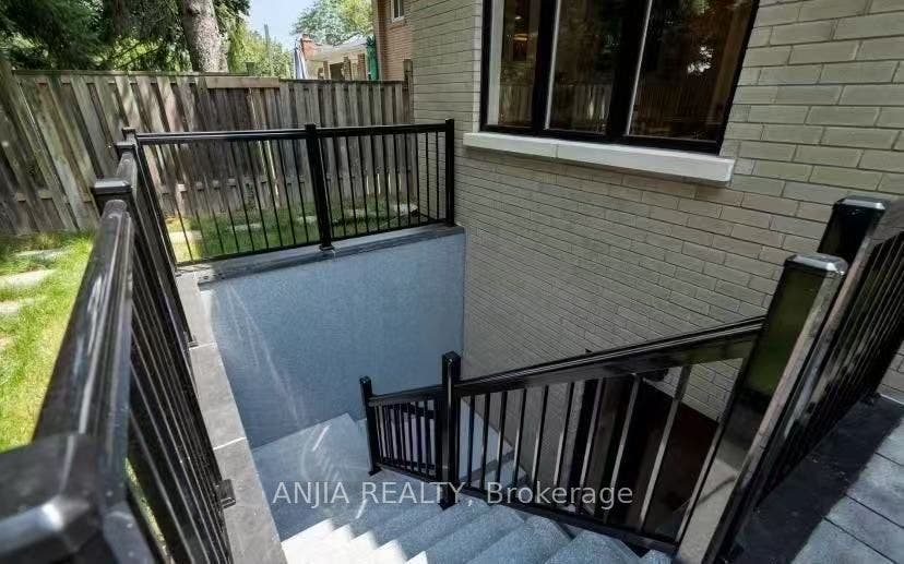 21 Sherwood Forest Drive, Markham, York ON L3P 1P5