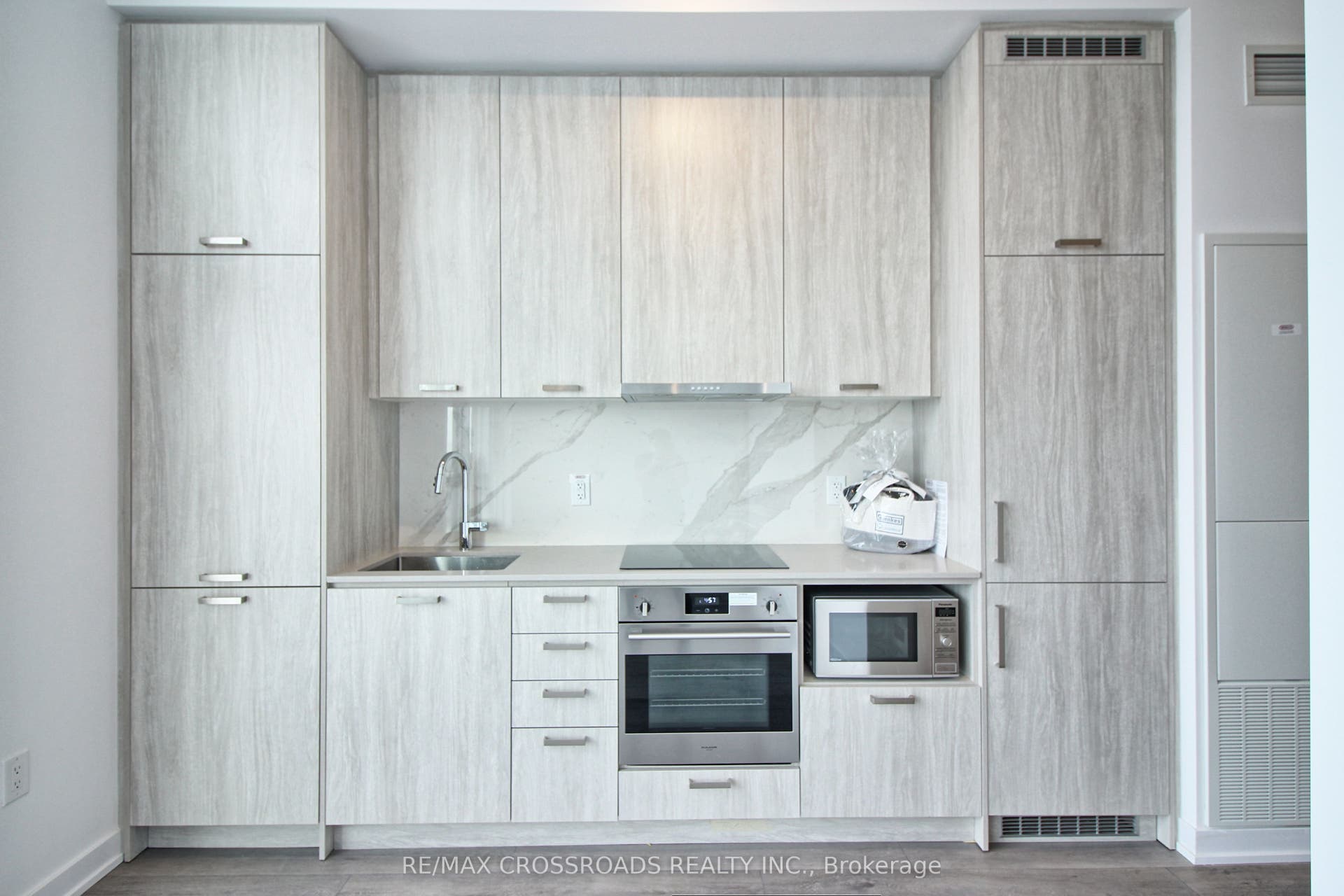 38 Honeycrisp Crescent, #2117, Vaughan, York ON L4K 0M8