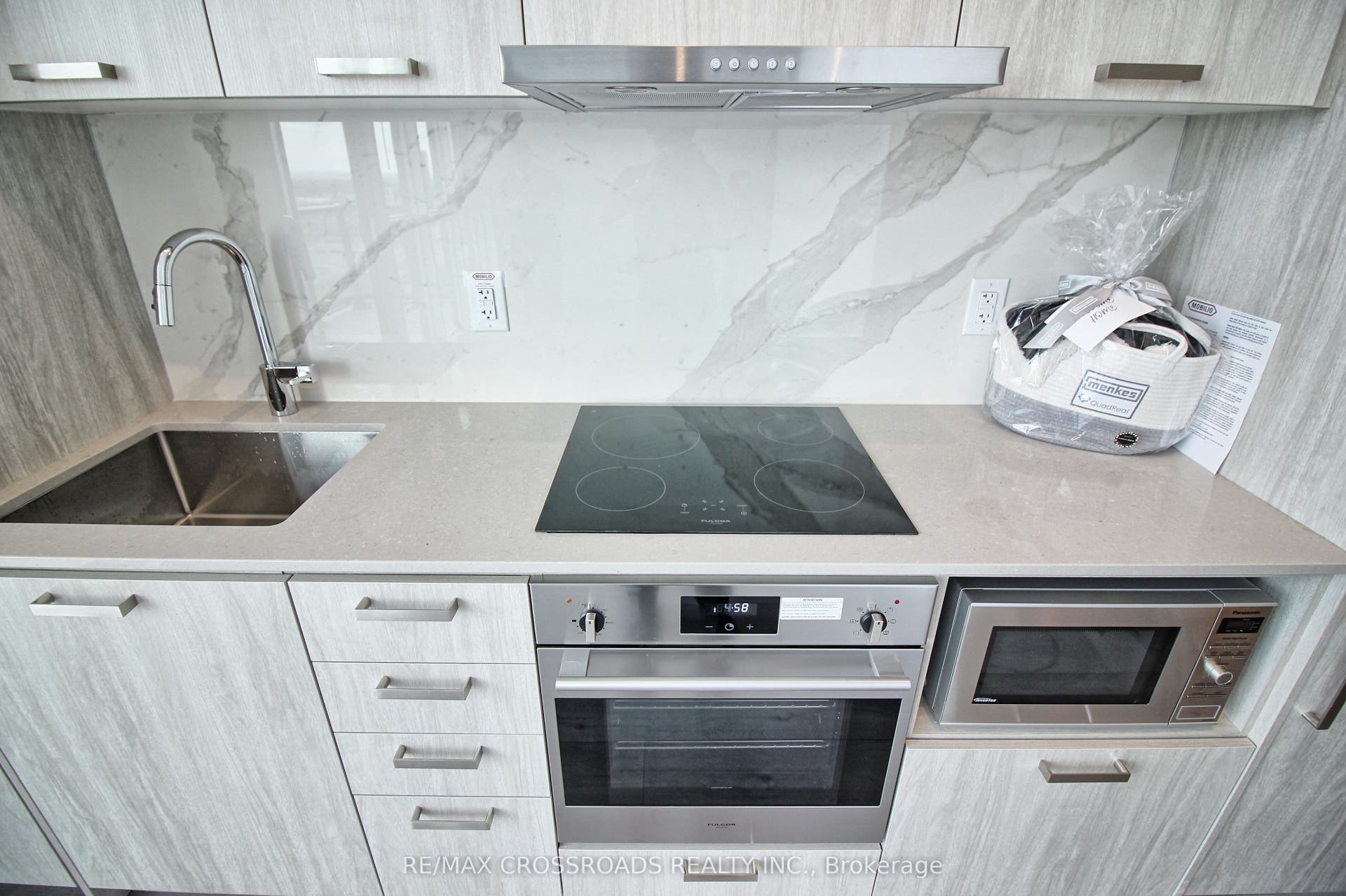 38 Honeycrisp Crescent, #2117, Vaughan, York ON L4K 0M8