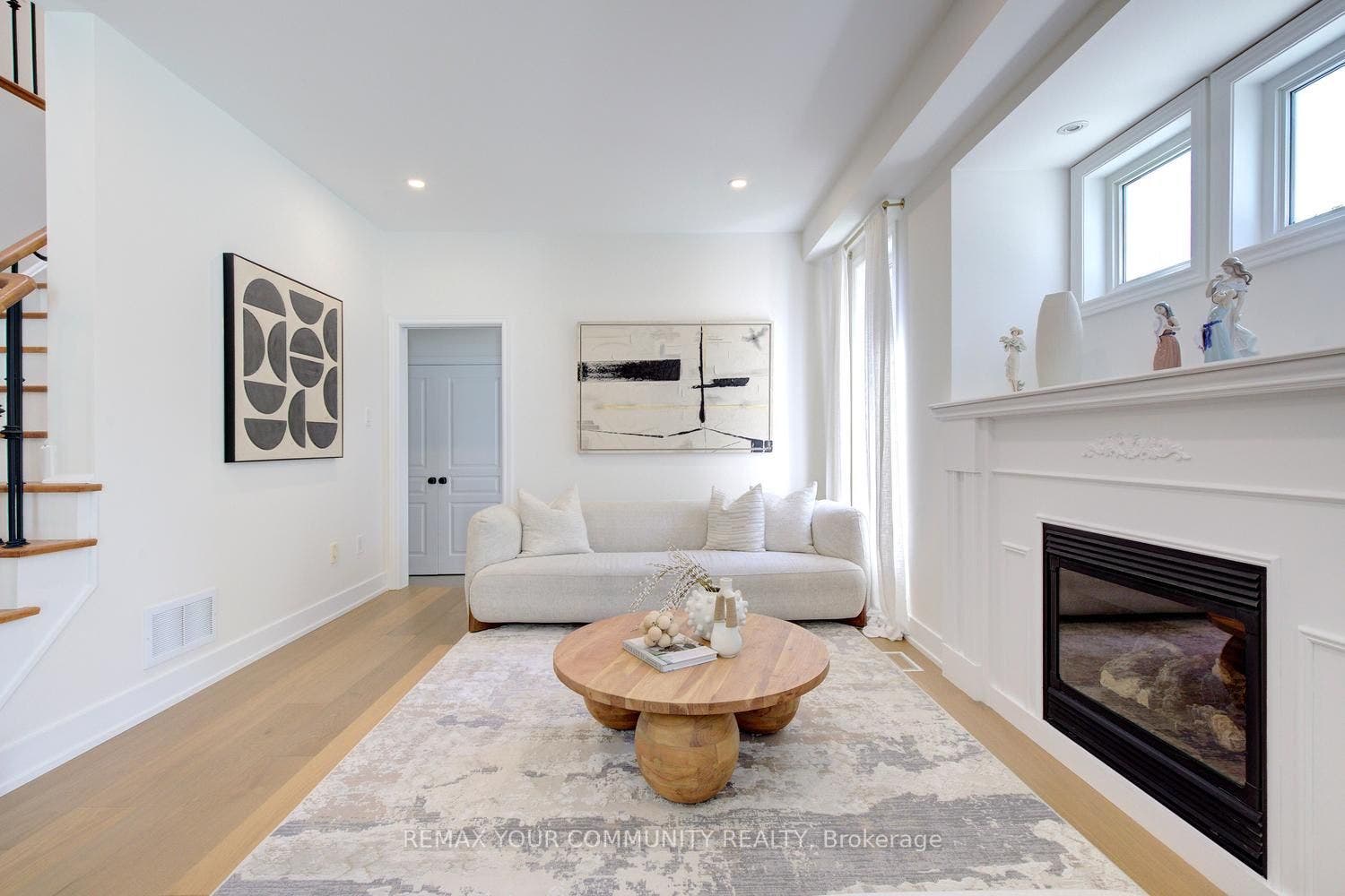 214 Selwyn Road, Richmond Hill, York ON L4E 0A6
