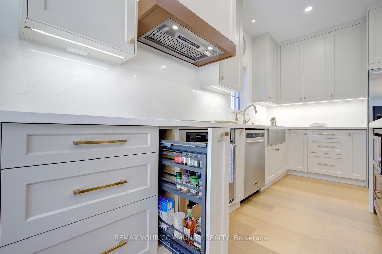 214 Selwyn Road, Richmond Hill, York ON L4E 0A6