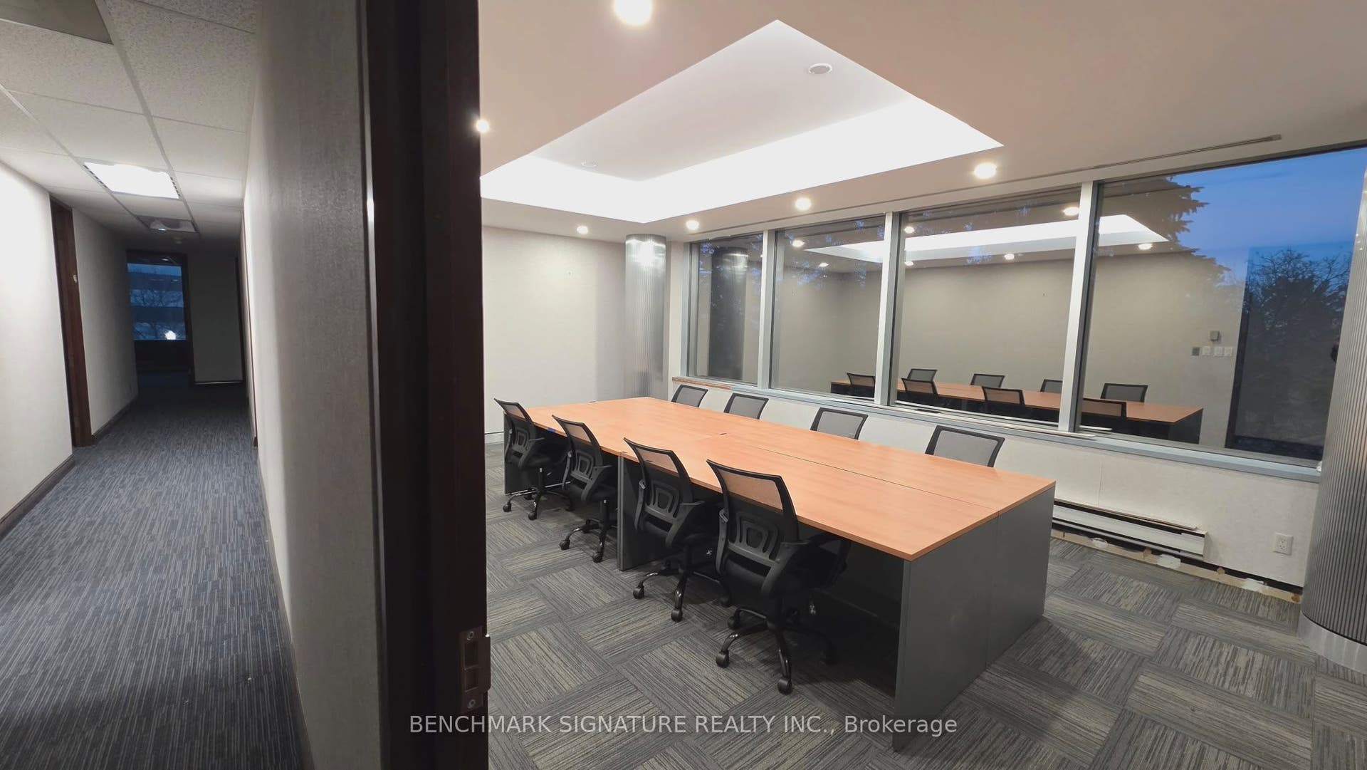 Executive office for 8 people