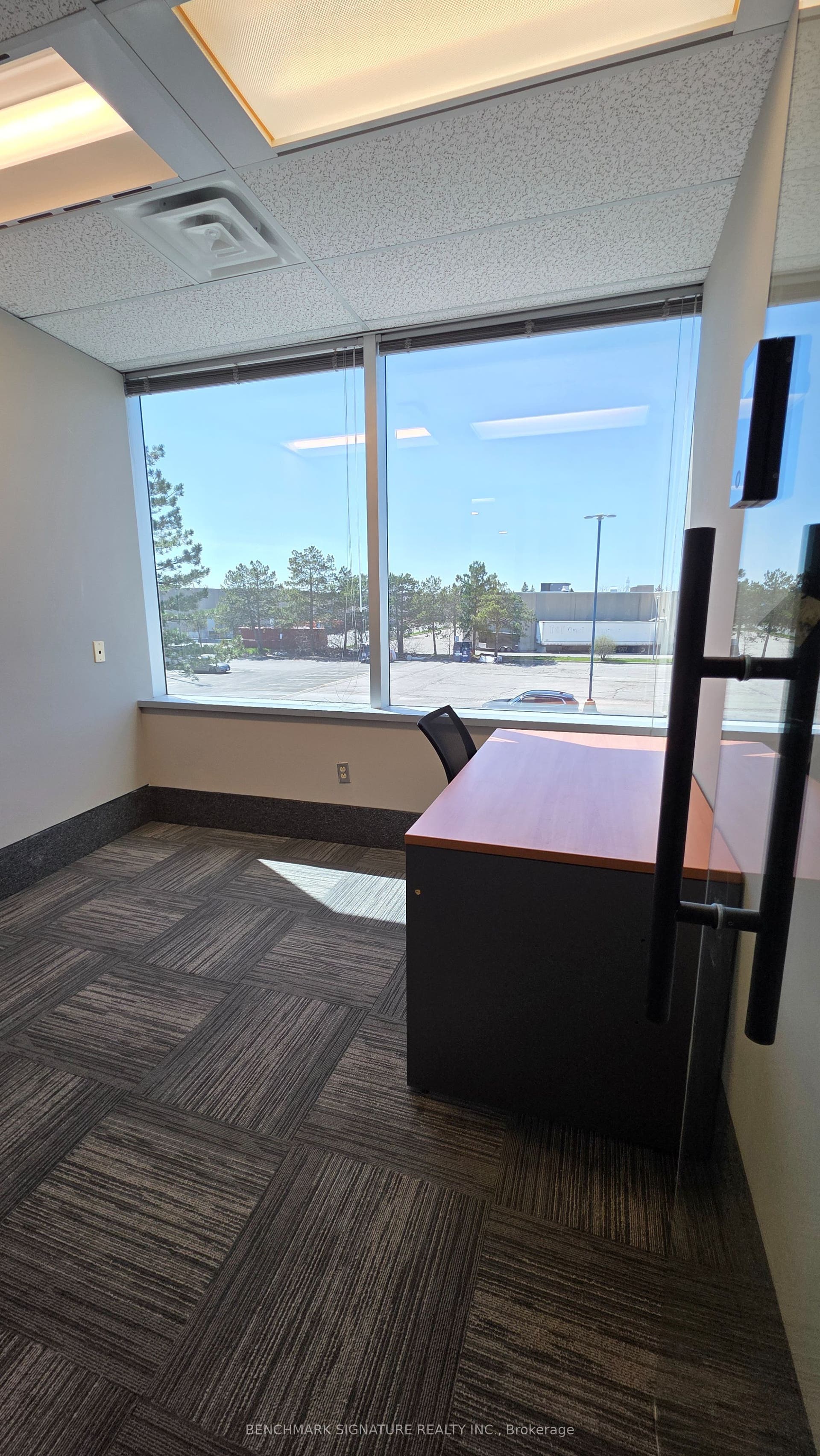 Executive office for 1-to-2 people