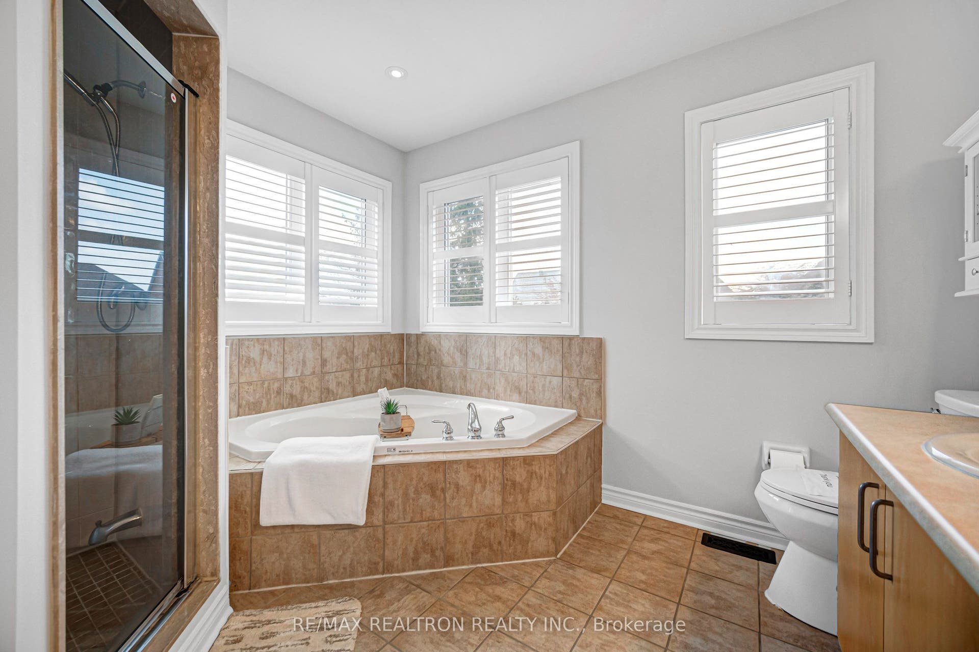 Mater Bedroom En-suite