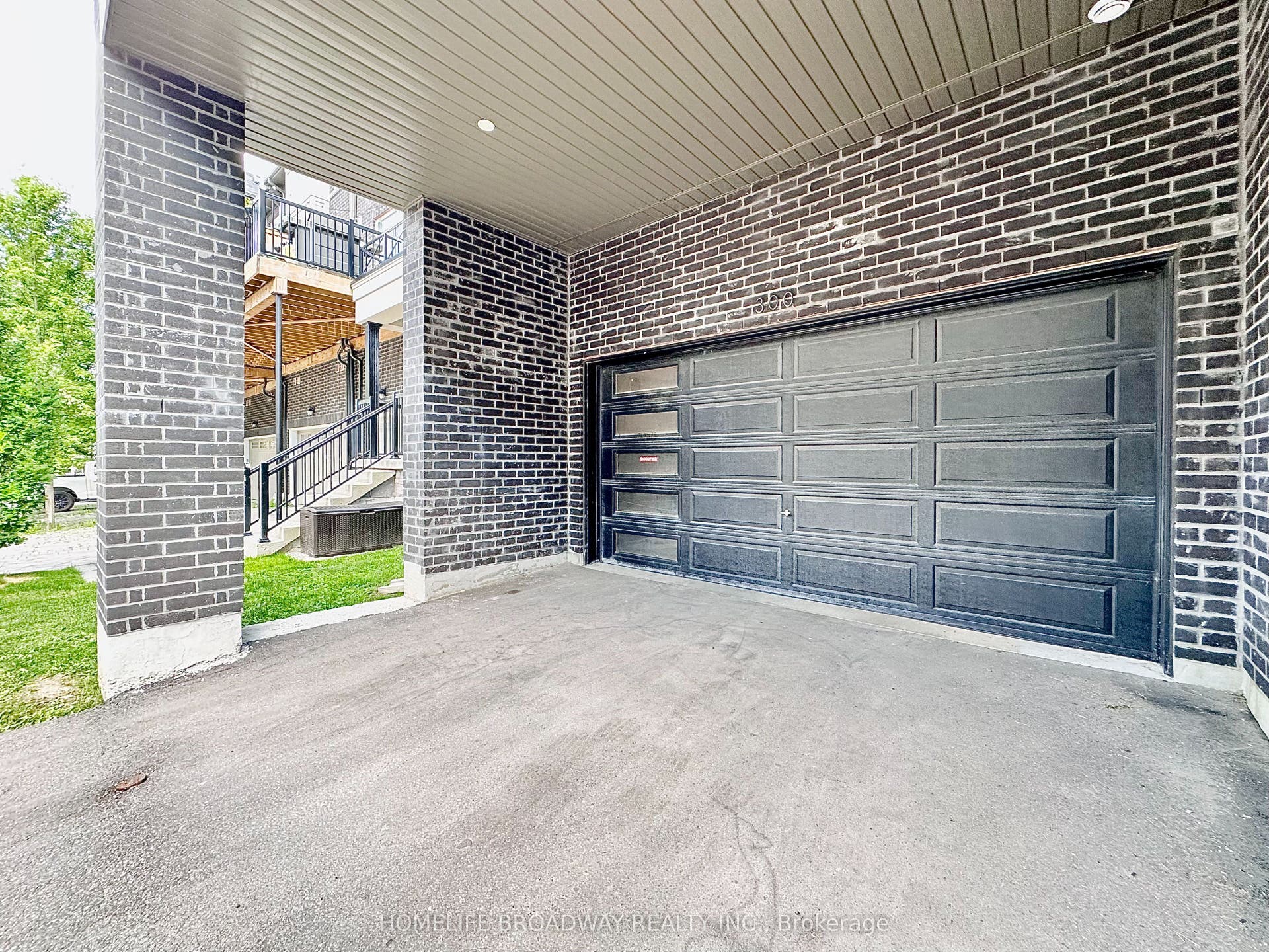 300 King Road, Richmond Hill, York ON L4E 1H4