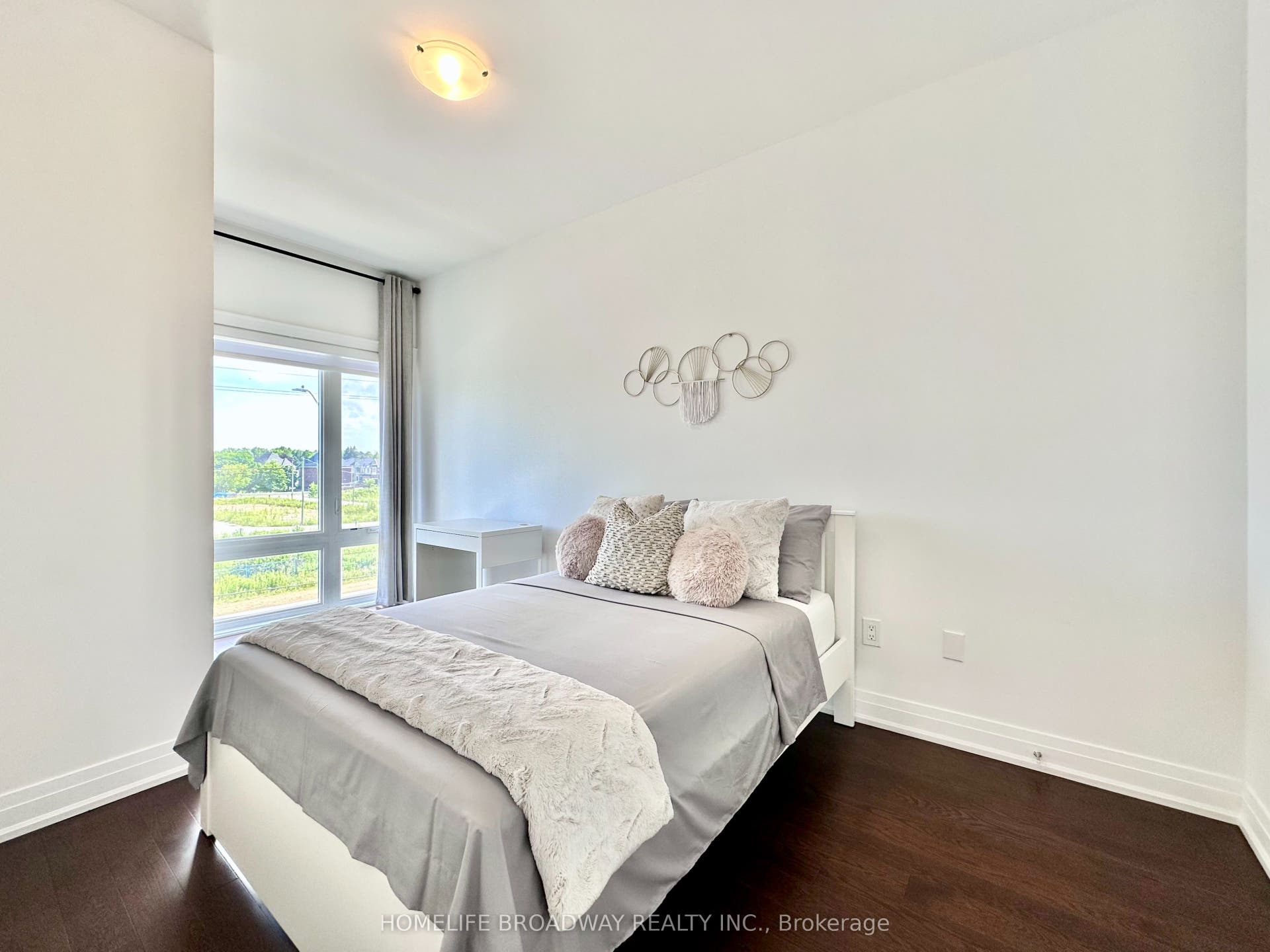 300 King Road, Richmond Hill, York ON L4E 1H4