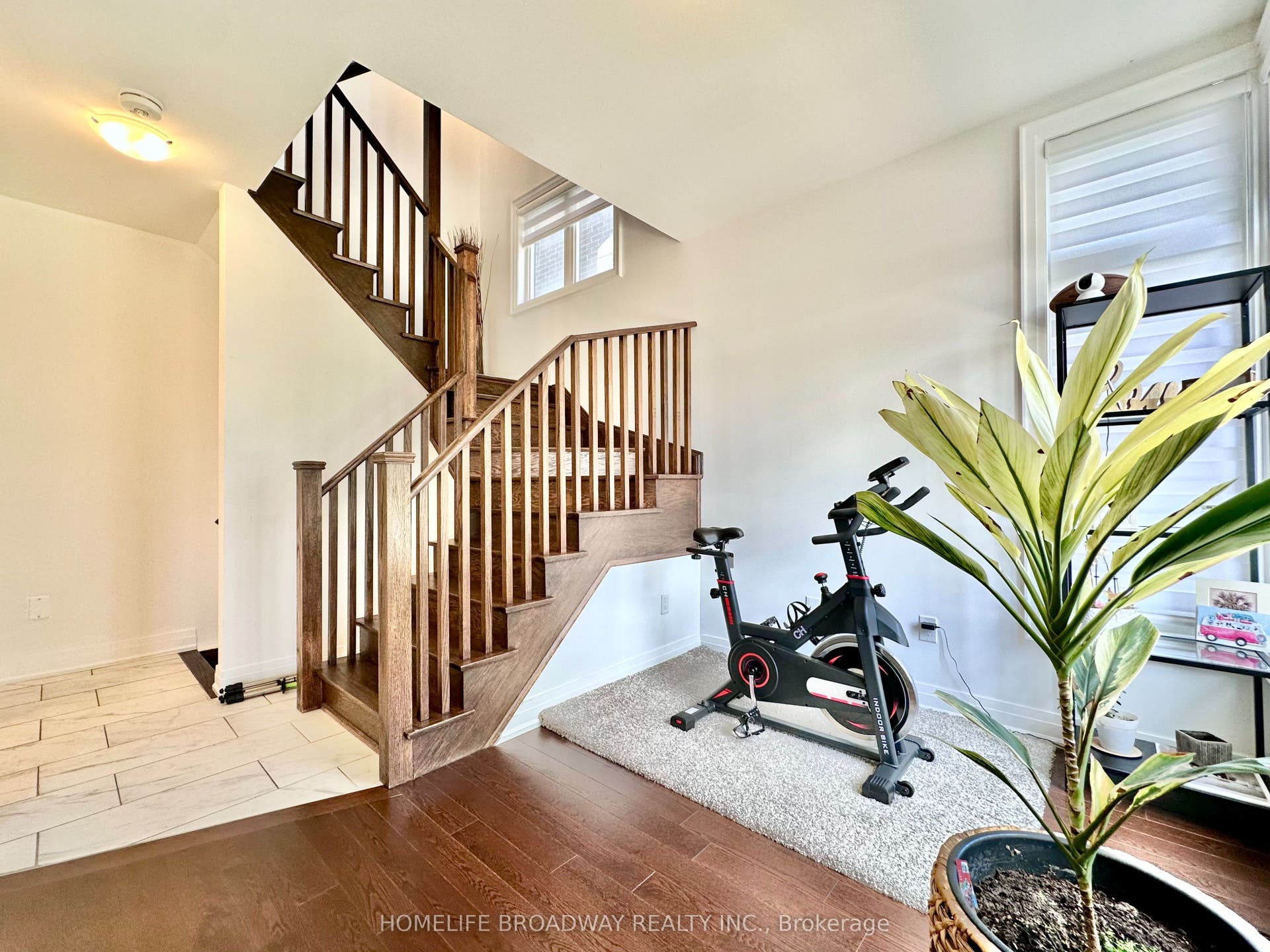 300 King Road, Richmond Hill, York ON L4E 1H4