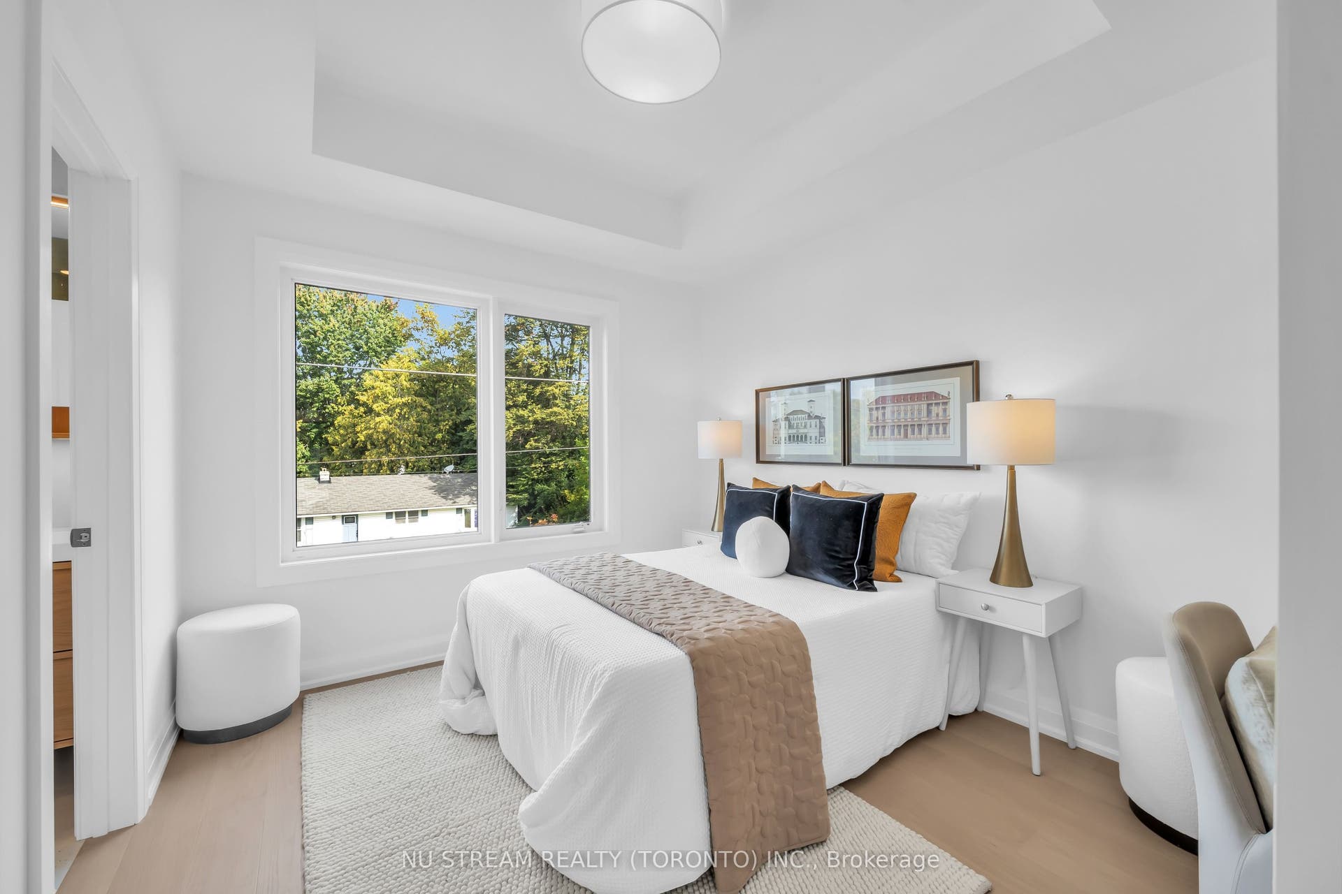 323 Winnifred Drive, Georgina, York ON L4P 3B4