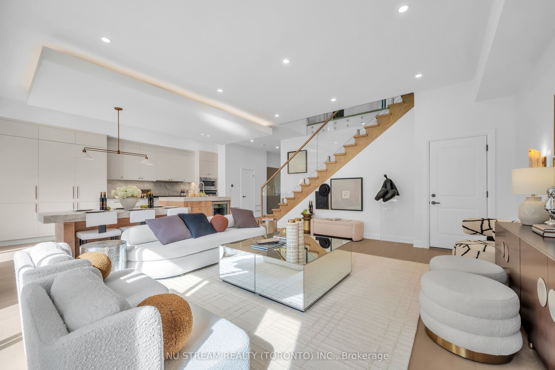 323 Winnifred Drive, Georgina, York ON L4P 3B4