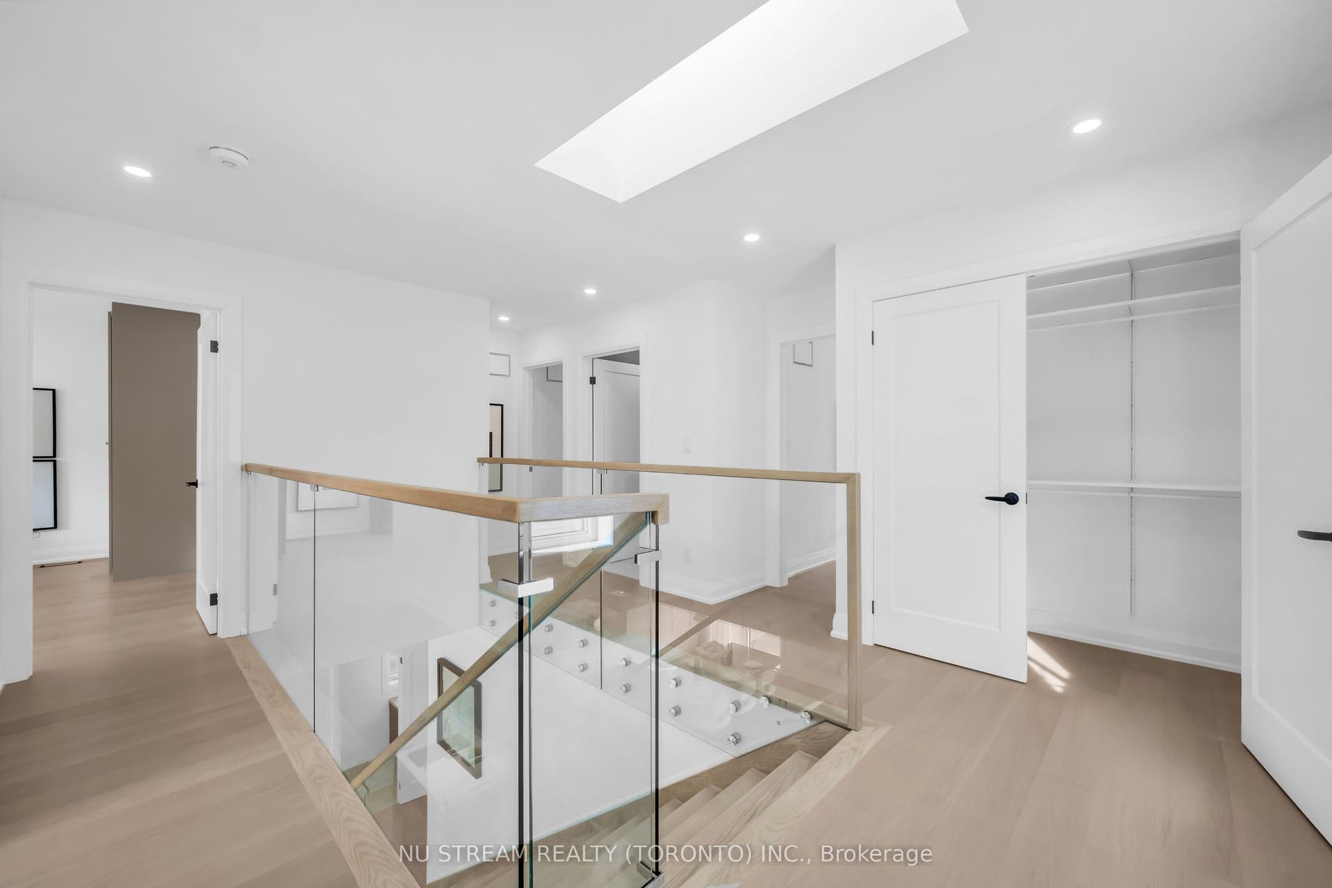 323 Winnifred Drive, Georgina, York ON L4P 3B4
