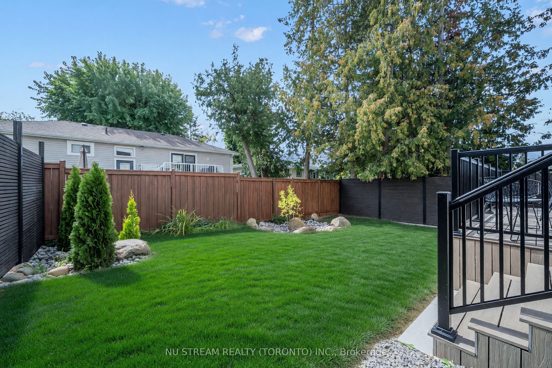 323 Winnifred Drive, Georgina, York ON L4P 3B4