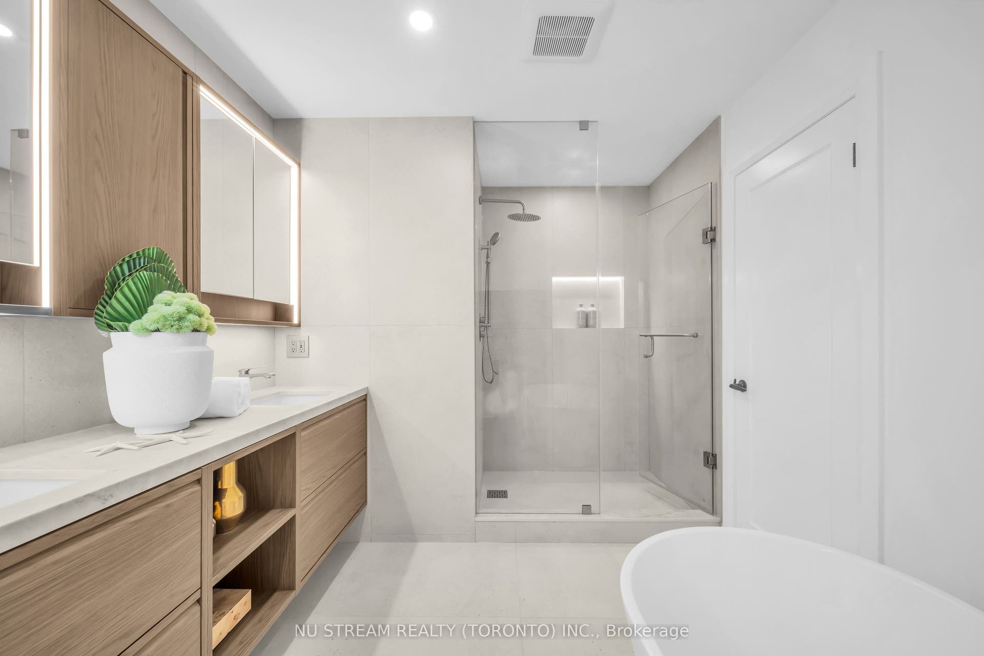 323 Winnifred Drive, Georgina, York ON L4P 3B4
