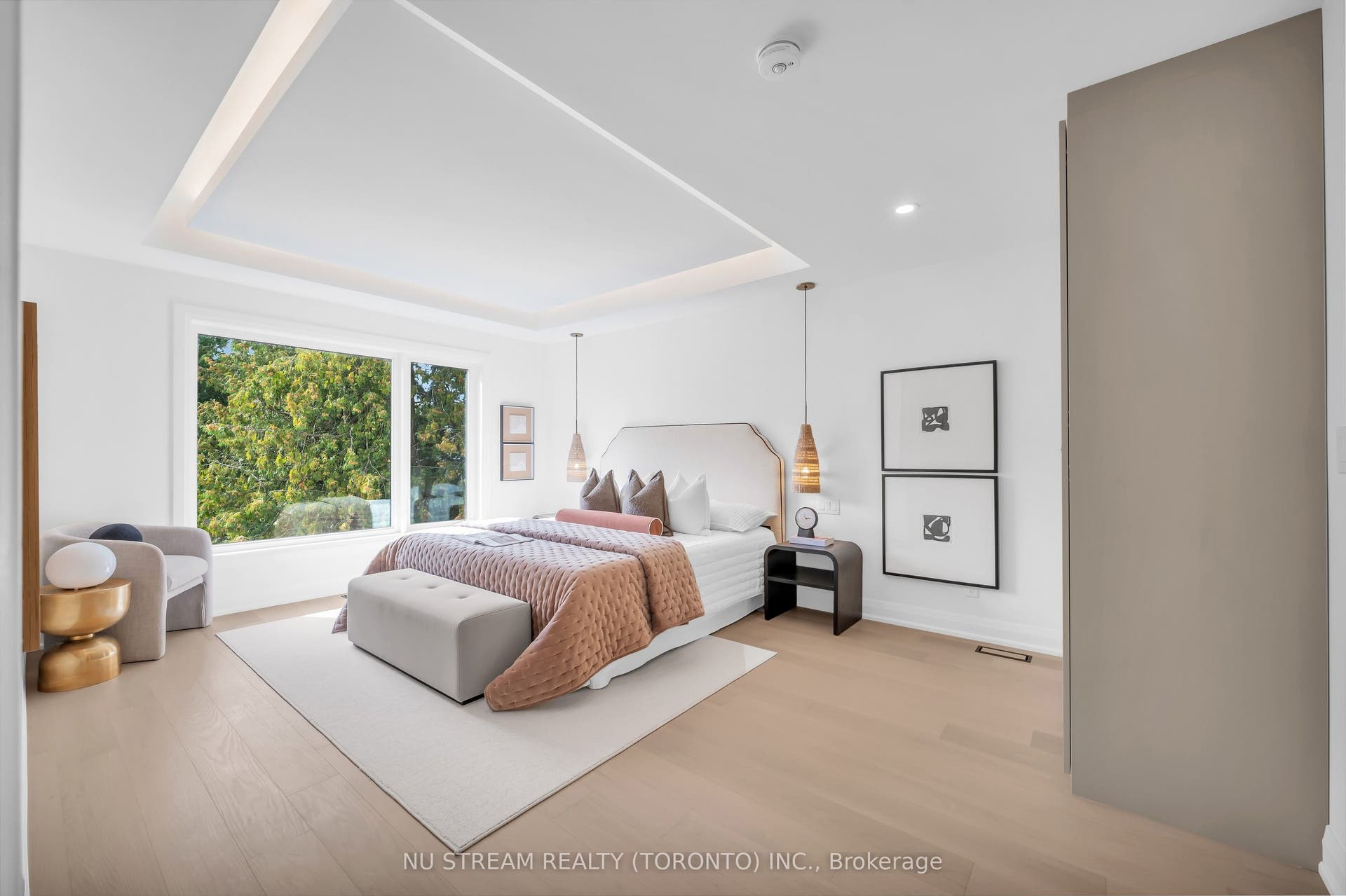 323 Winnifred Drive, Georgina, York ON L4P 3B4