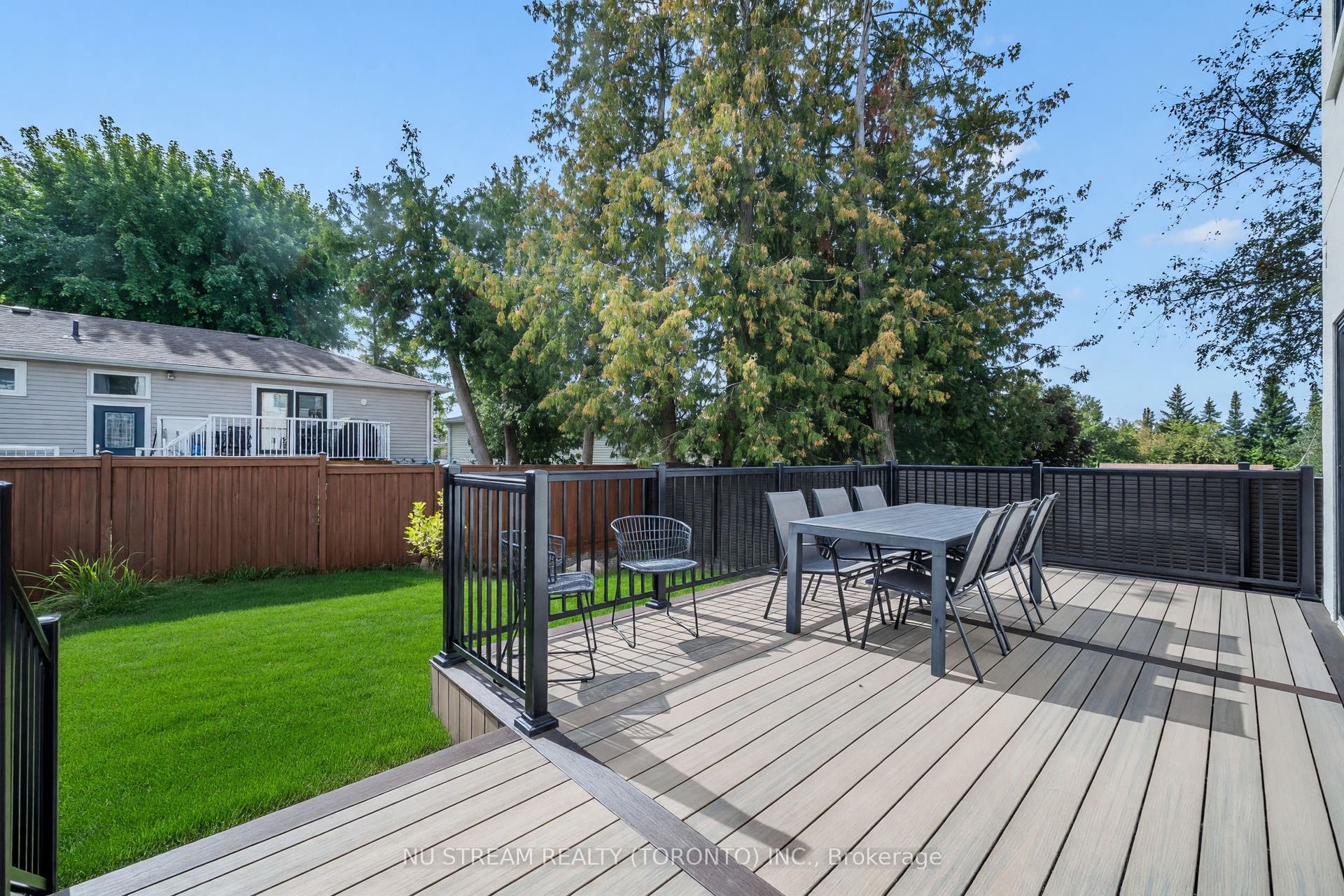 323 Winnifred Drive, Georgina, York ON L4P 3B4