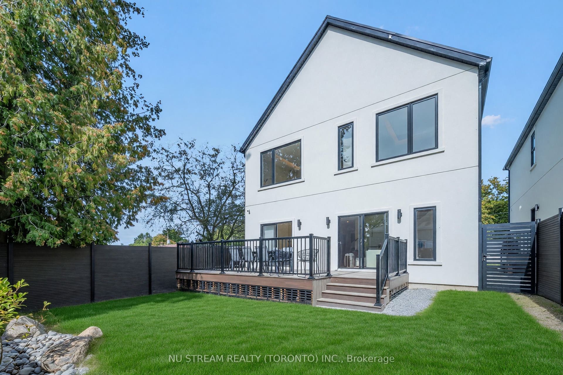 323 Winnifred Drive, Georgina, York ON L4P 3B4