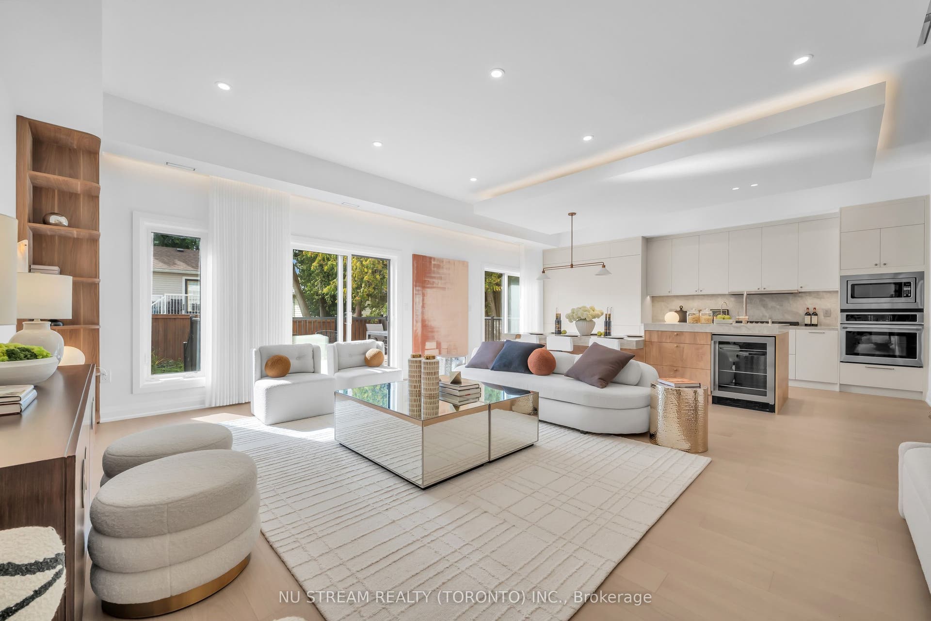 323 Winnifred Drive, Georgina, York ON L4P 3B4