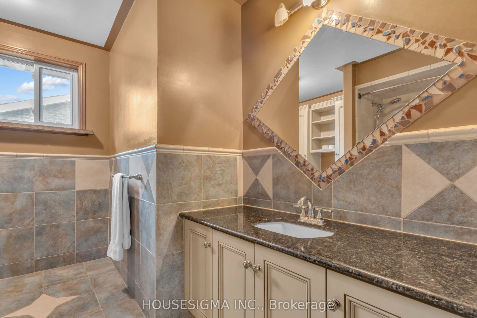 19 Magani Avenue, Bradford West Gwillimbury, Simcoe ON L3Z 2S8