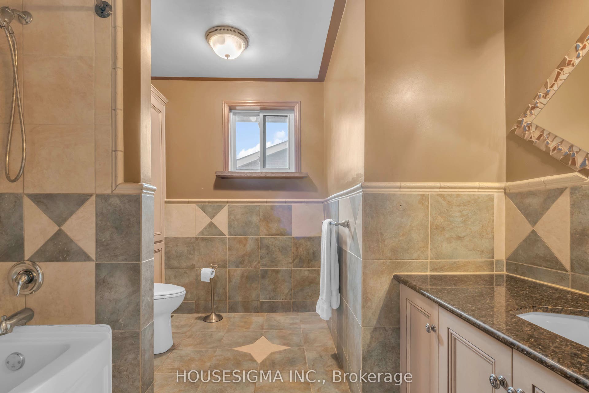 19 Magani Avenue, Bradford West Gwillimbury, Simcoe ON L3Z 2S8