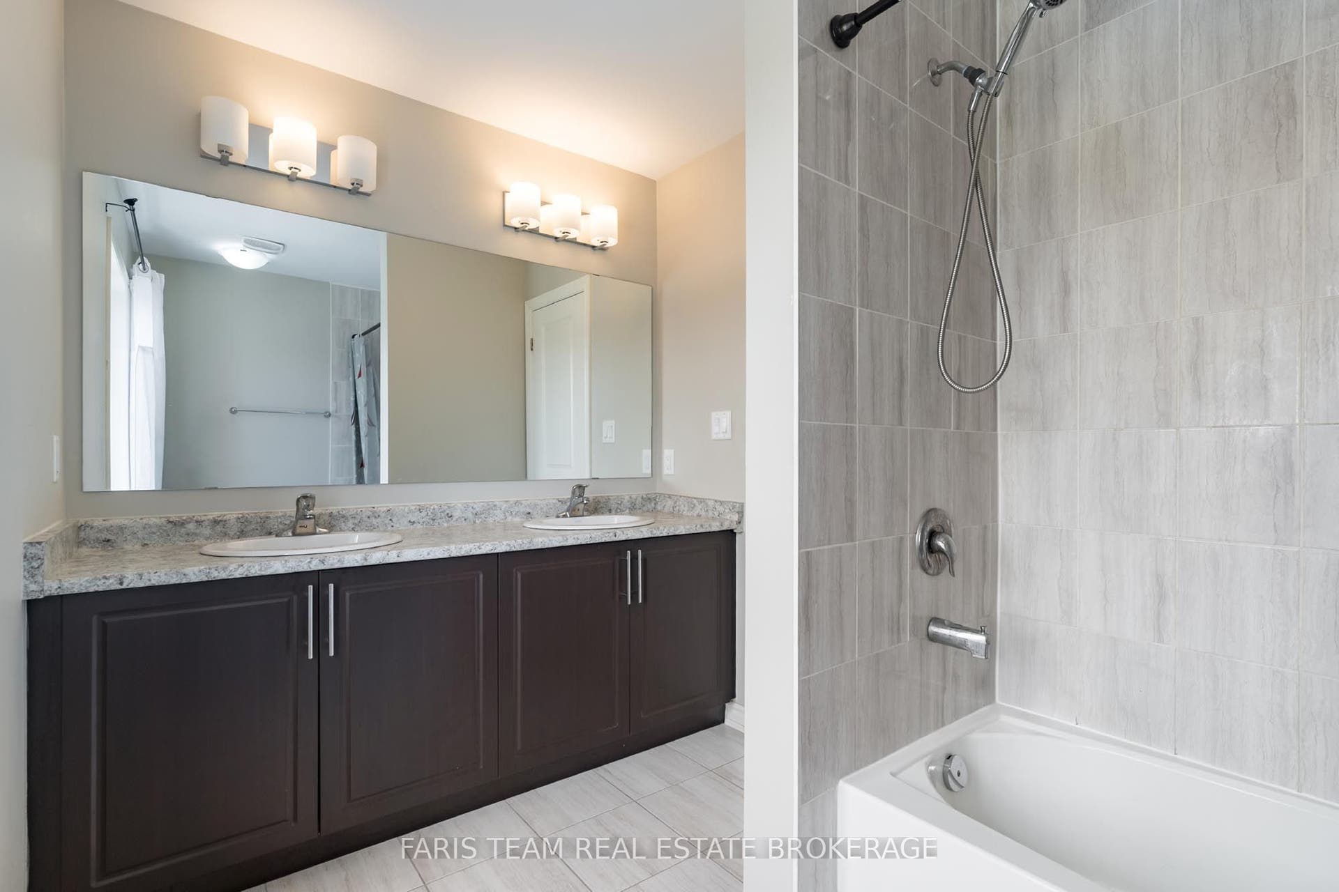 207 Cubitt Street, Clearview, Simcoe ON L0M 1S0