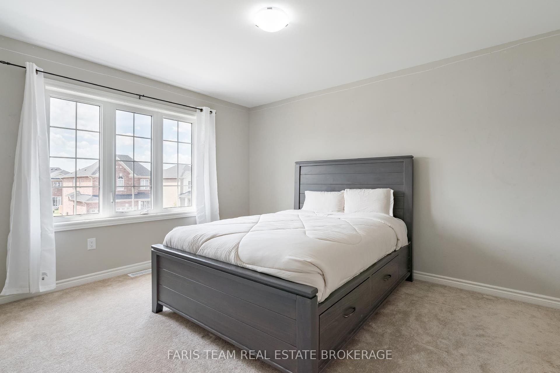 207 Cubitt Street, Clearview, Simcoe ON L0M 1S0