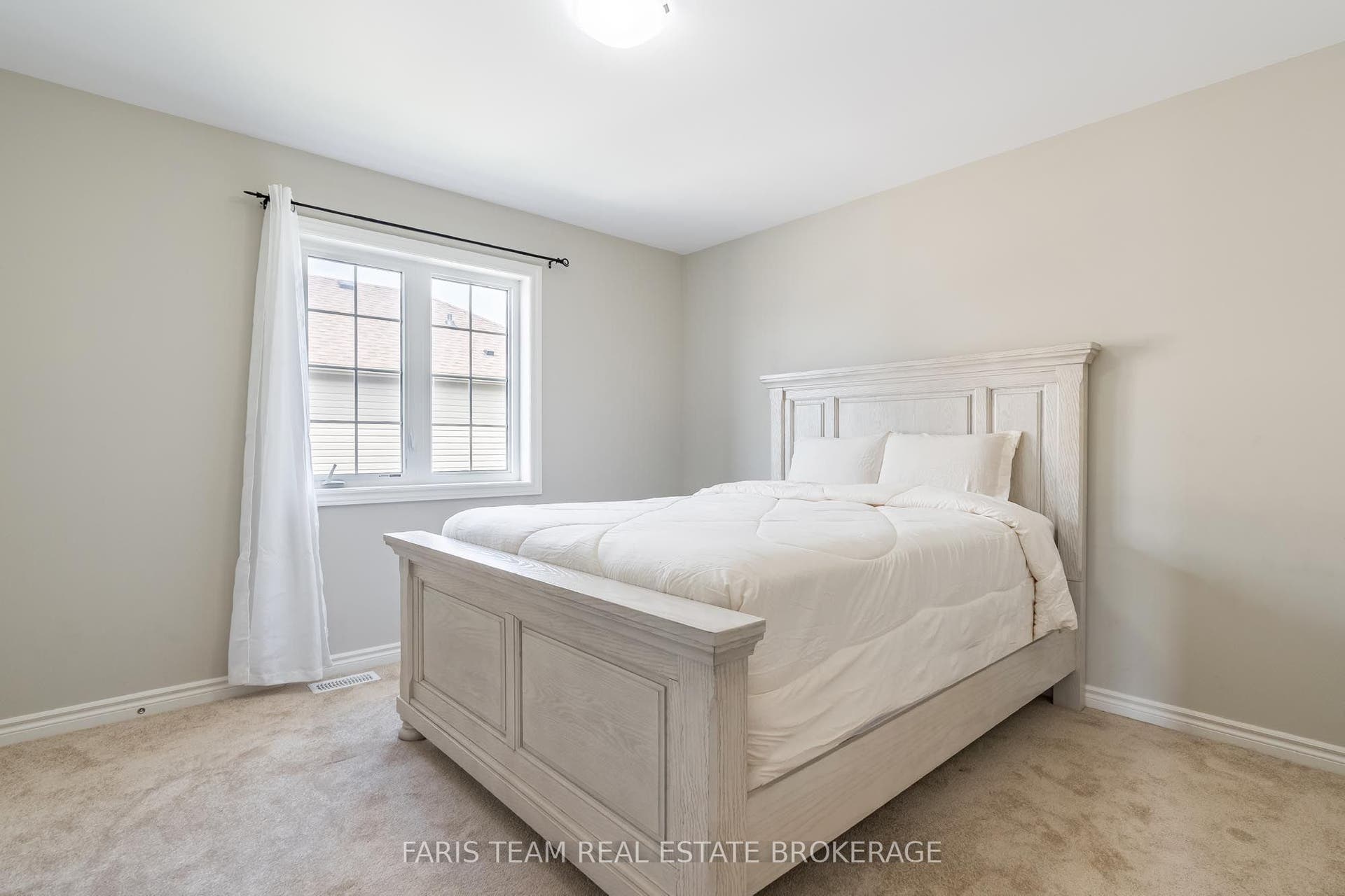 207 Cubitt Street, Clearview, Simcoe ON L0M 1S0