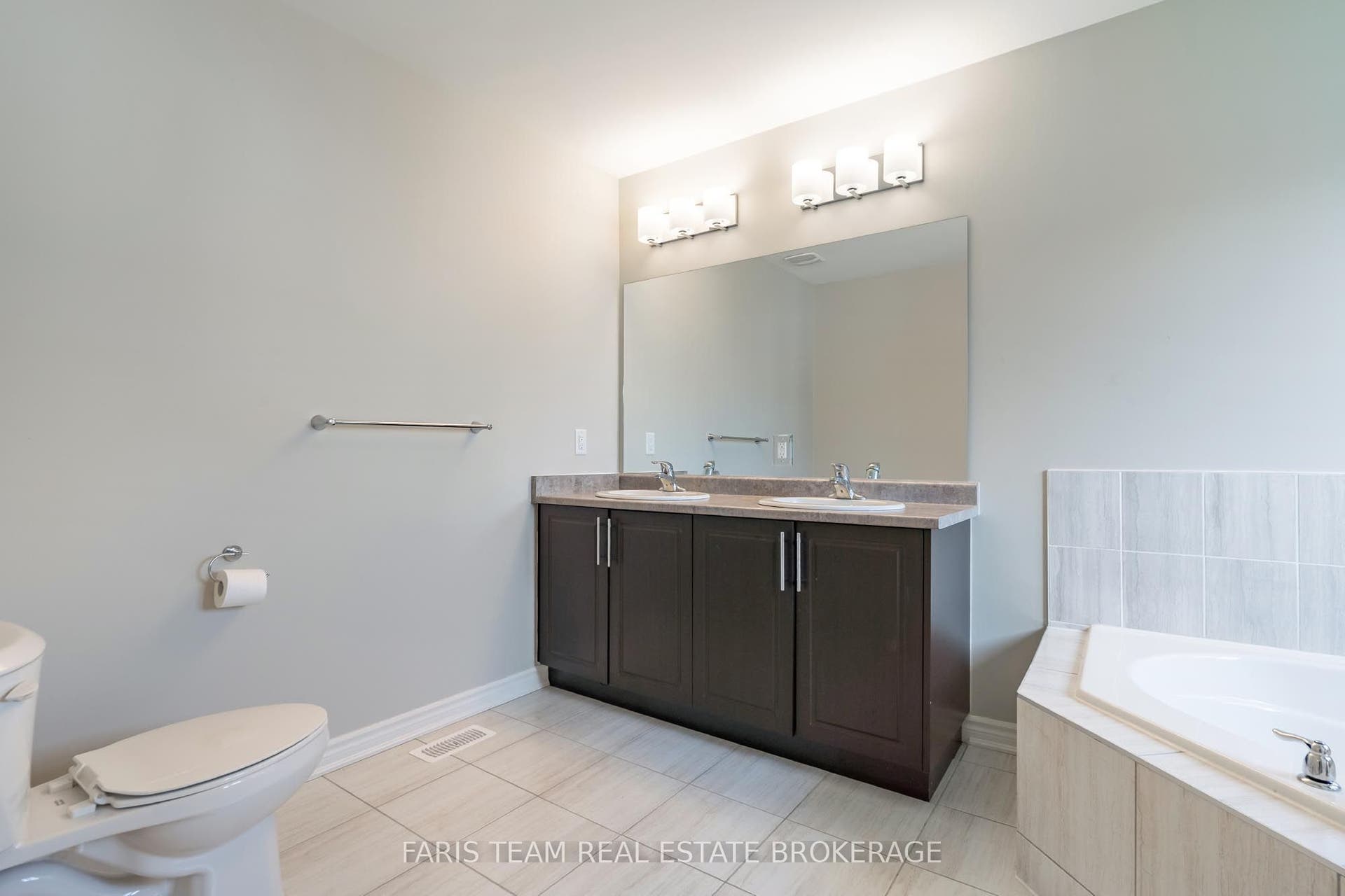 207 Cubitt Street, Clearview, Simcoe ON L0M 1S0