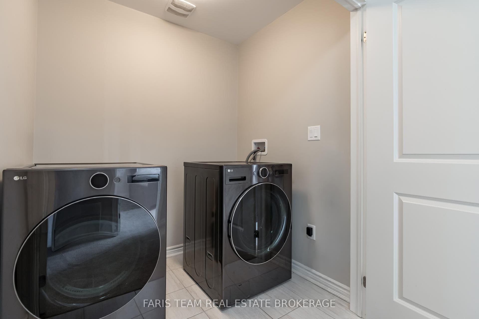 207 Cubitt Street, Clearview, Simcoe ON L0M 1S0