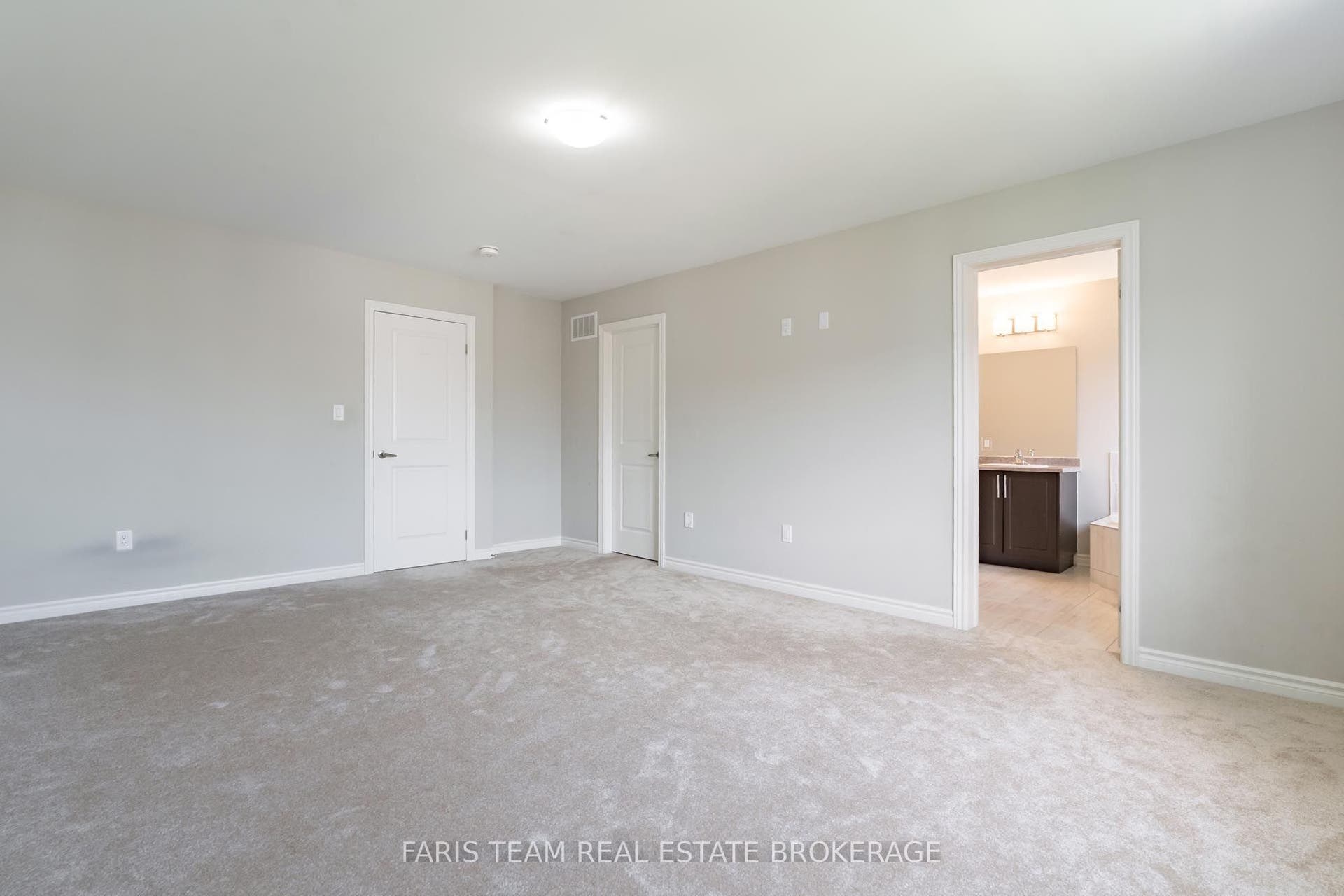 207 Cubitt Street, Clearview, Simcoe ON L0M 1S0