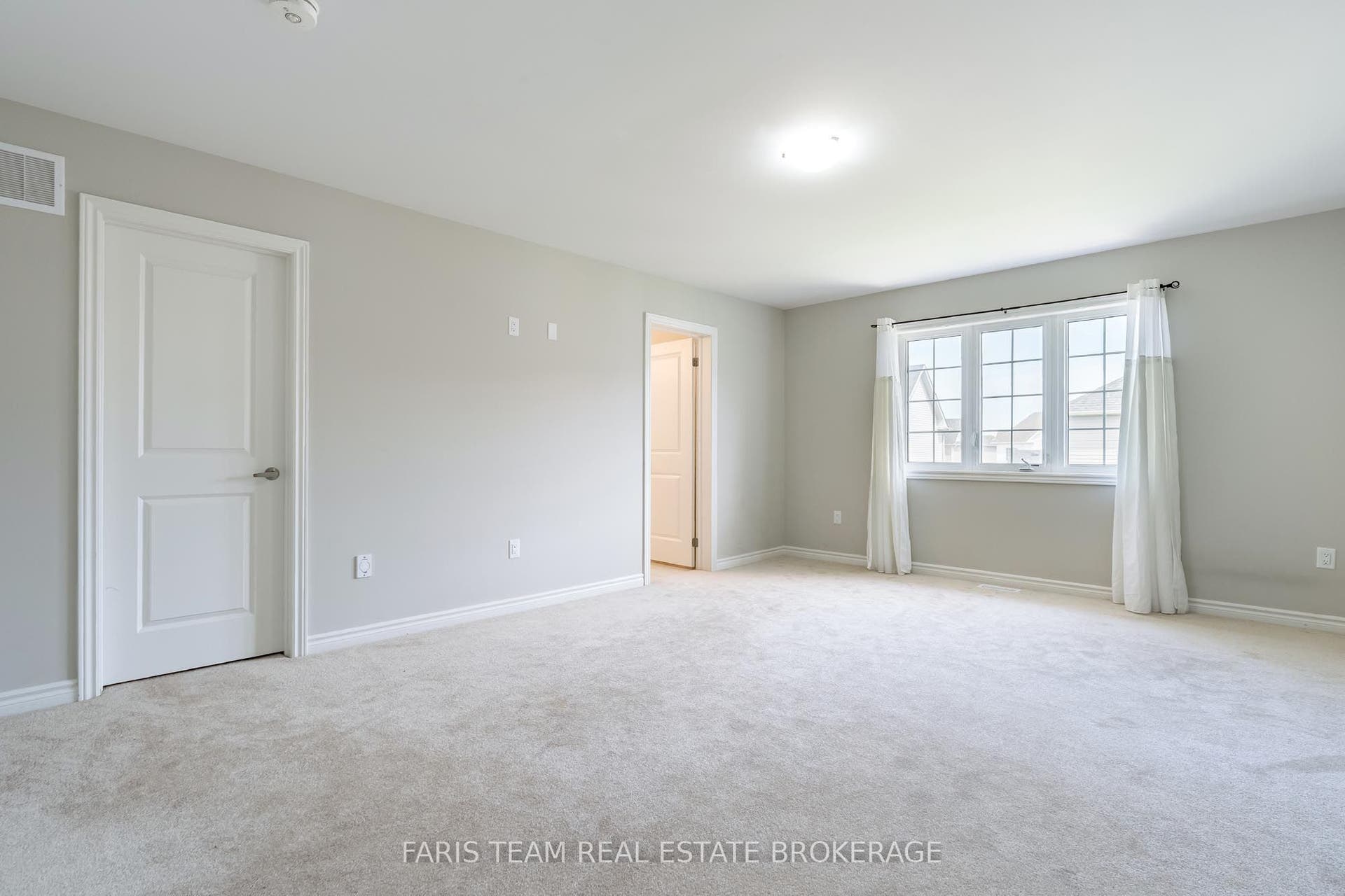 207 Cubitt Street, Clearview, Simcoe ON L0M 1S0