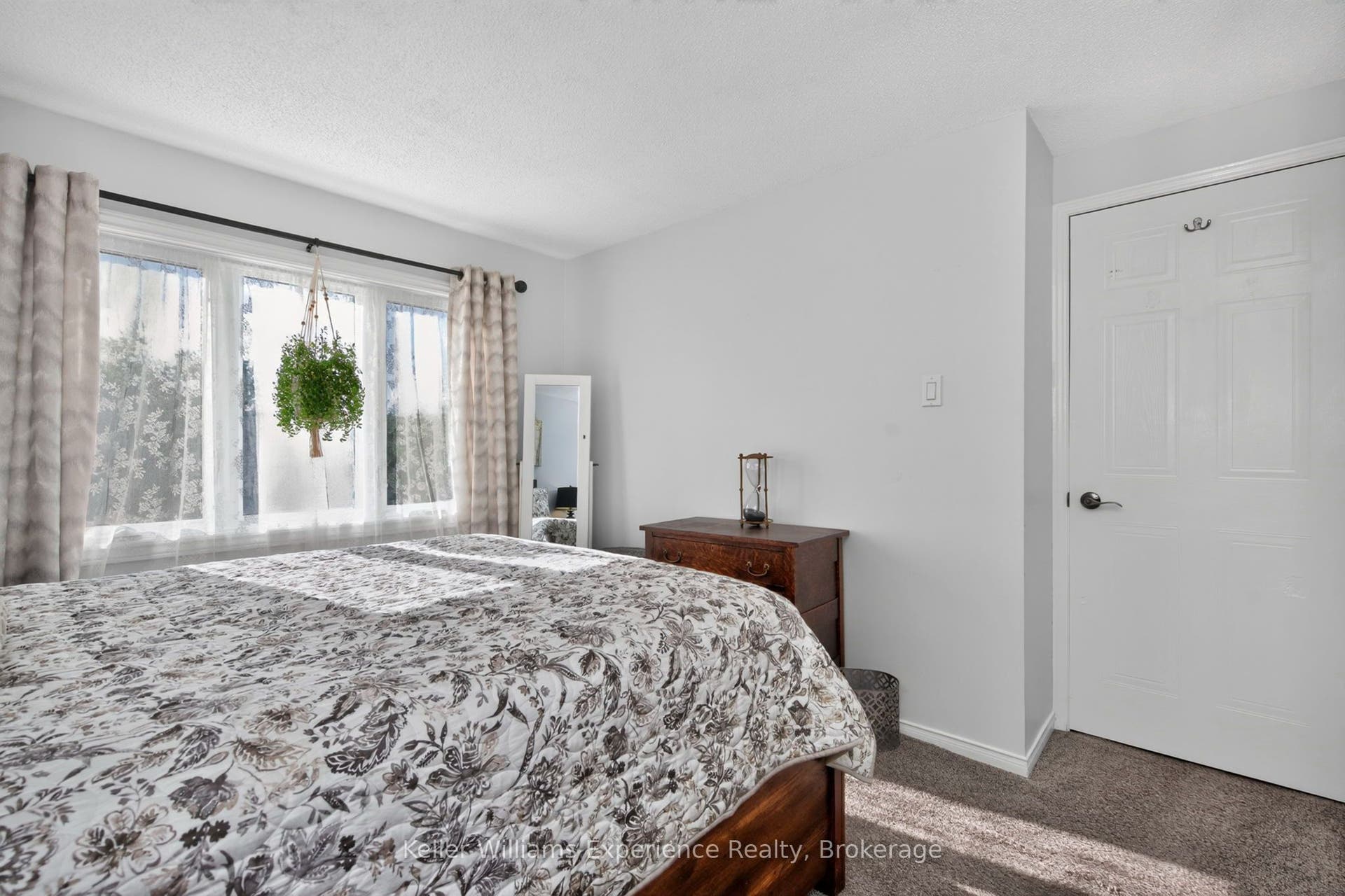13 Lindsay Court, Barrie, Simcoe ON L4M 6G5