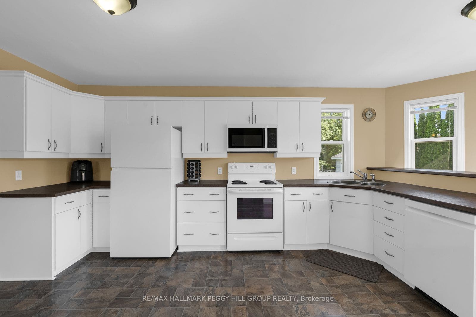 5 Allan Court, Springwater, Simcoe ON L0L 1P0