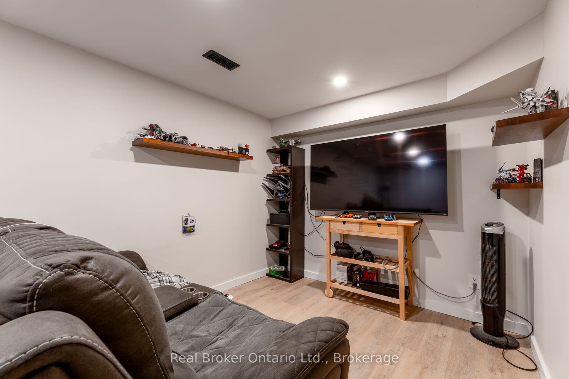 38 Christie Crescent, Barrie, Barrie, Simcoe ON L4N 4W8