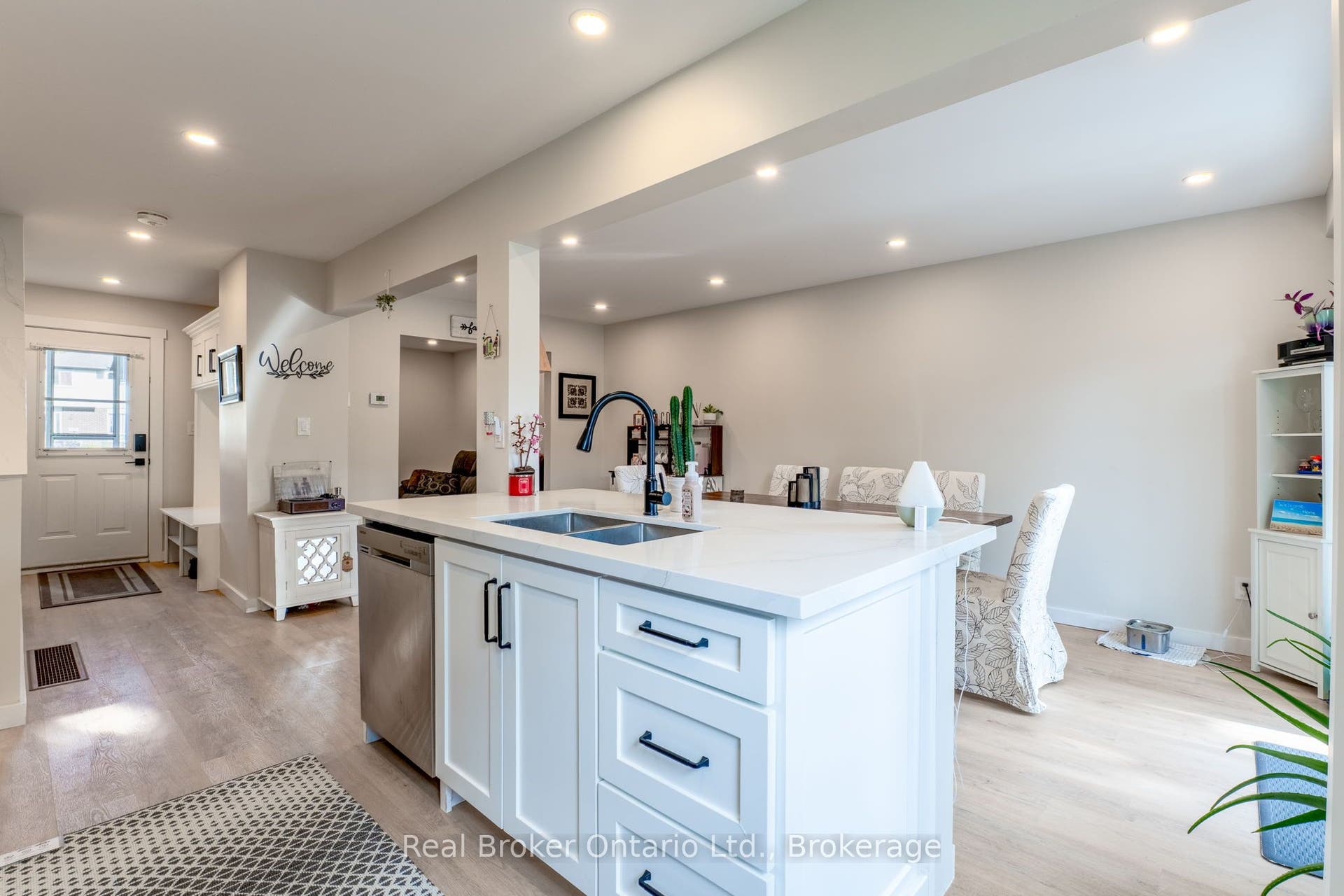 38 Christie Crescent, Barrie, Barrie, Simcoe ON L4N 4W8