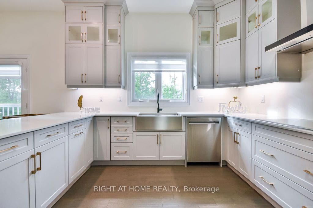 8 Forest Heights Court, Oro-Medonte, Simcoe ON L0L 2E0