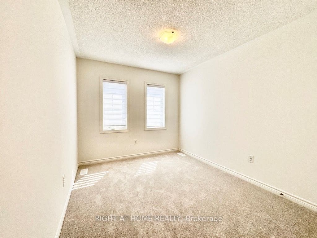 12 Daisy Street, Springwater, Simcoe ON L9X 2C5