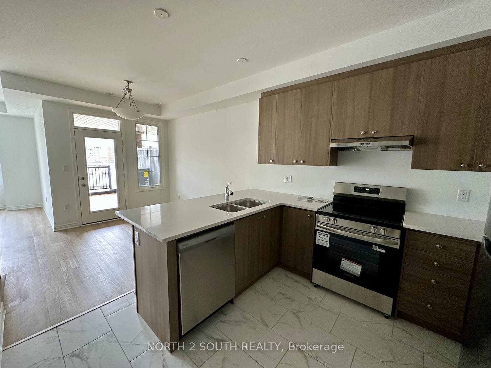 126 Ennerdale Street, Barrie, Simcoe ON L9J 1A5 126 Ennerdale Street, Barrie, Simcoe ON L9J 1A5