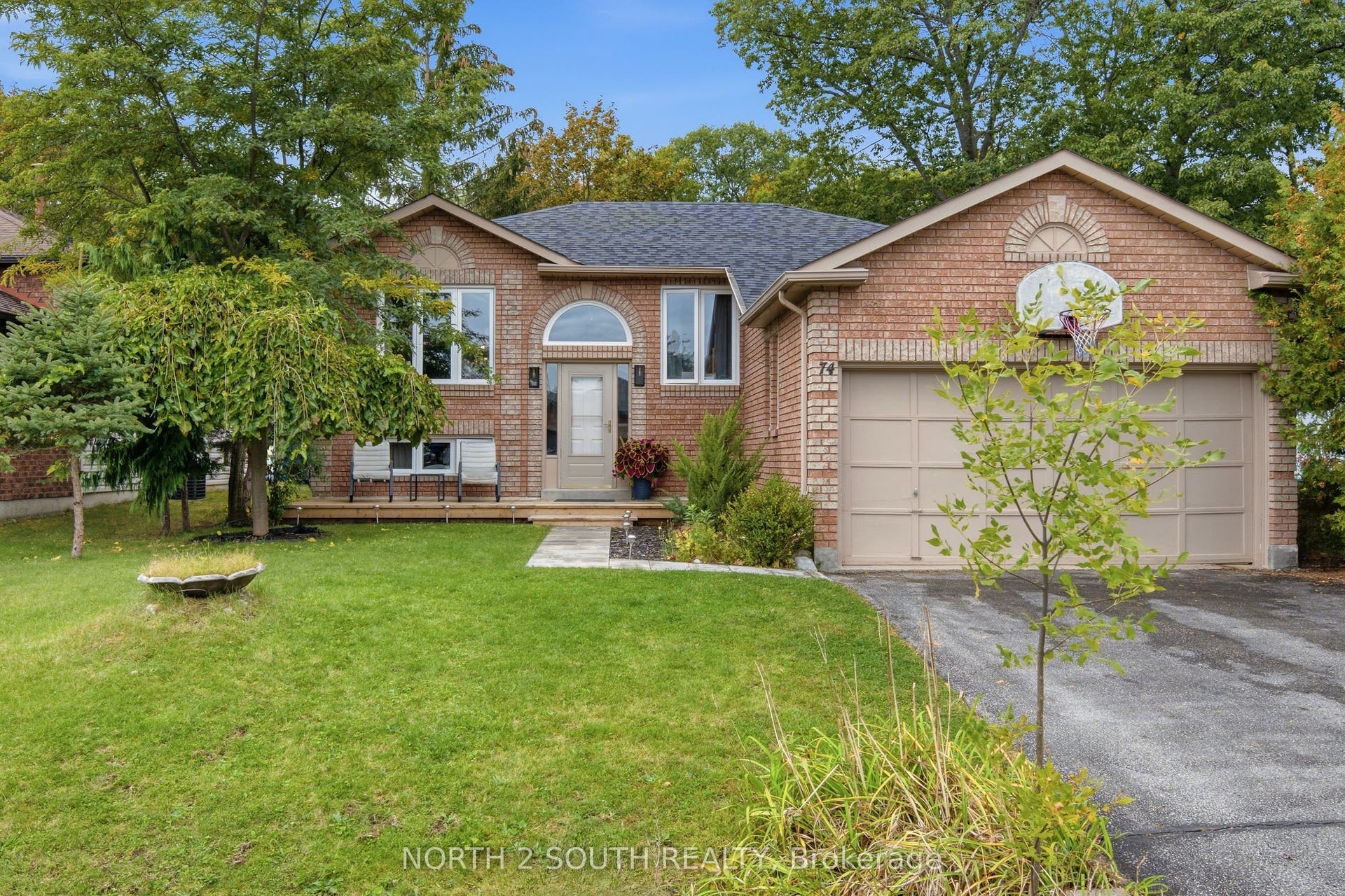 74 Leo Boulevard, Wasaga Beach, Simcoe ON L9Z 1C5 74 Leo Boulevard, Wasaga Beach, Simcoe ON L9Z 1C5