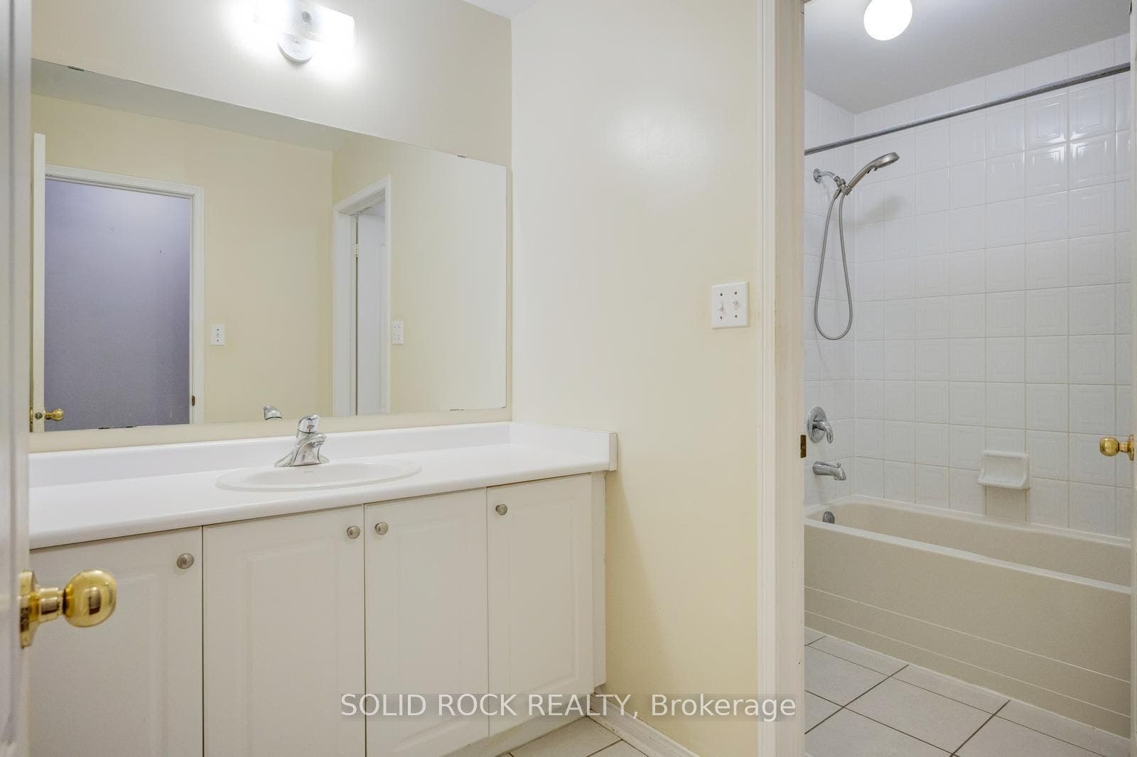 41 Trumpet Valley Boulevard, Brampton, Brampton, Peel ON L7A 2Z8 Full Bathroom