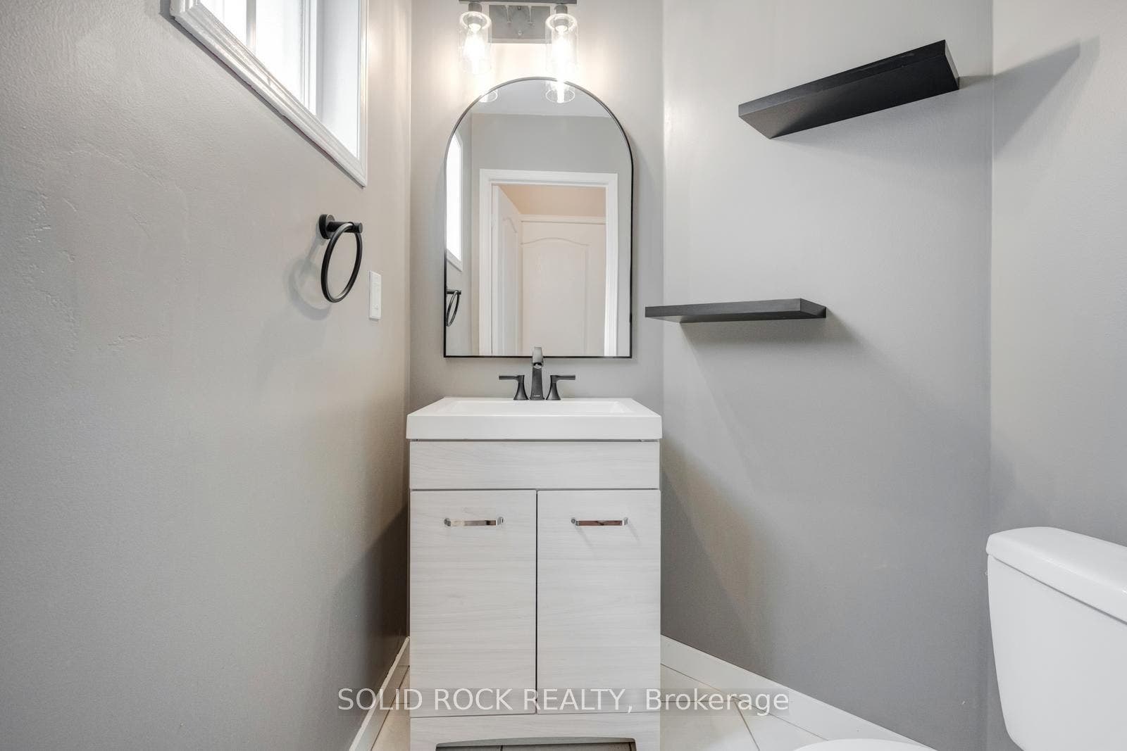 41 Trumpet Valley Boulevard, Brampton, Brampton, Peel ON L7A 2Z8 Main Floor Powder room